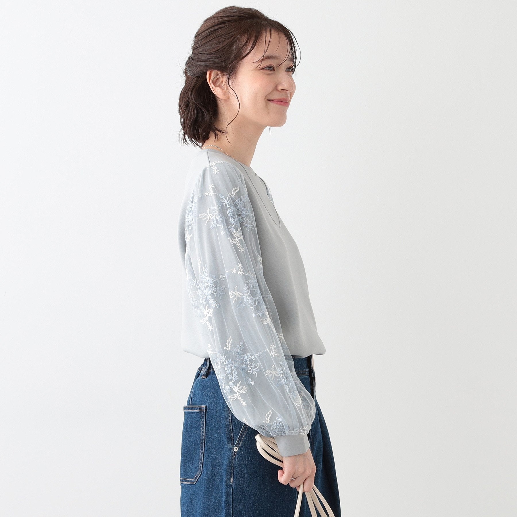 シューラルー SHOO・LA・RUE 【S-LL】袖チュール刺繍切り替えトップス （チャコールグレー(014)） チャコールグレー(014)