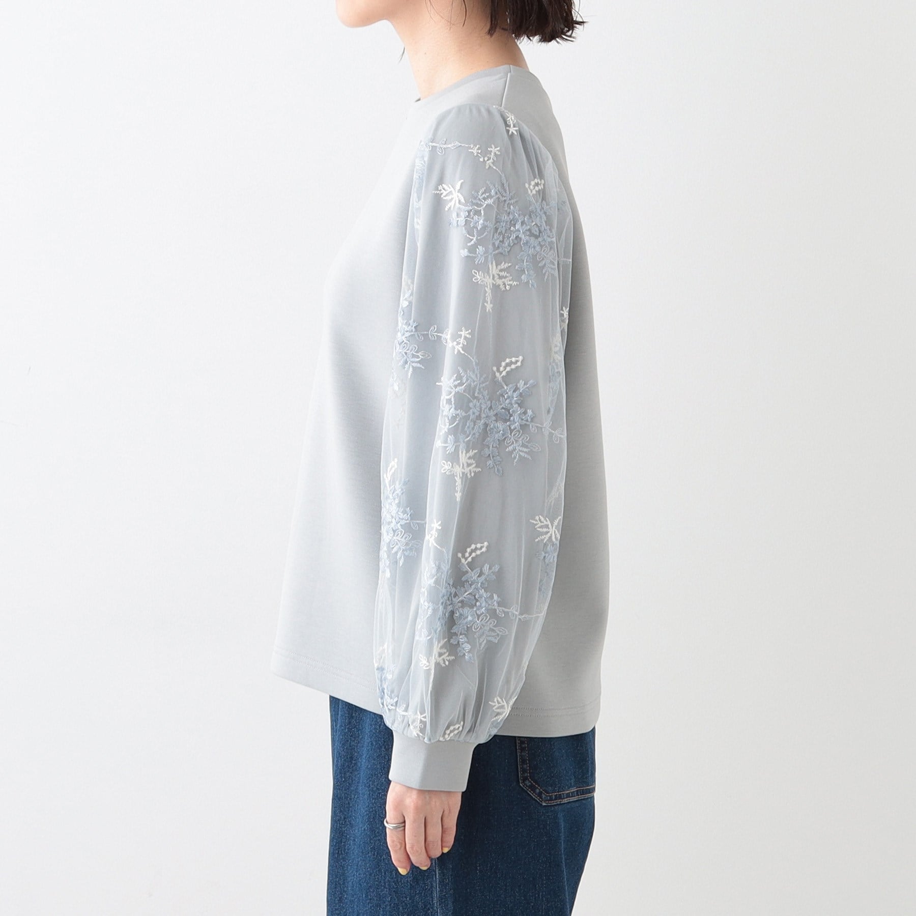 シューラルー SHOO・LA・RUE 【S-LL】袖チュール刺繍切り替えトップス （チャコールグレー(014)） チャコールグレー(014)