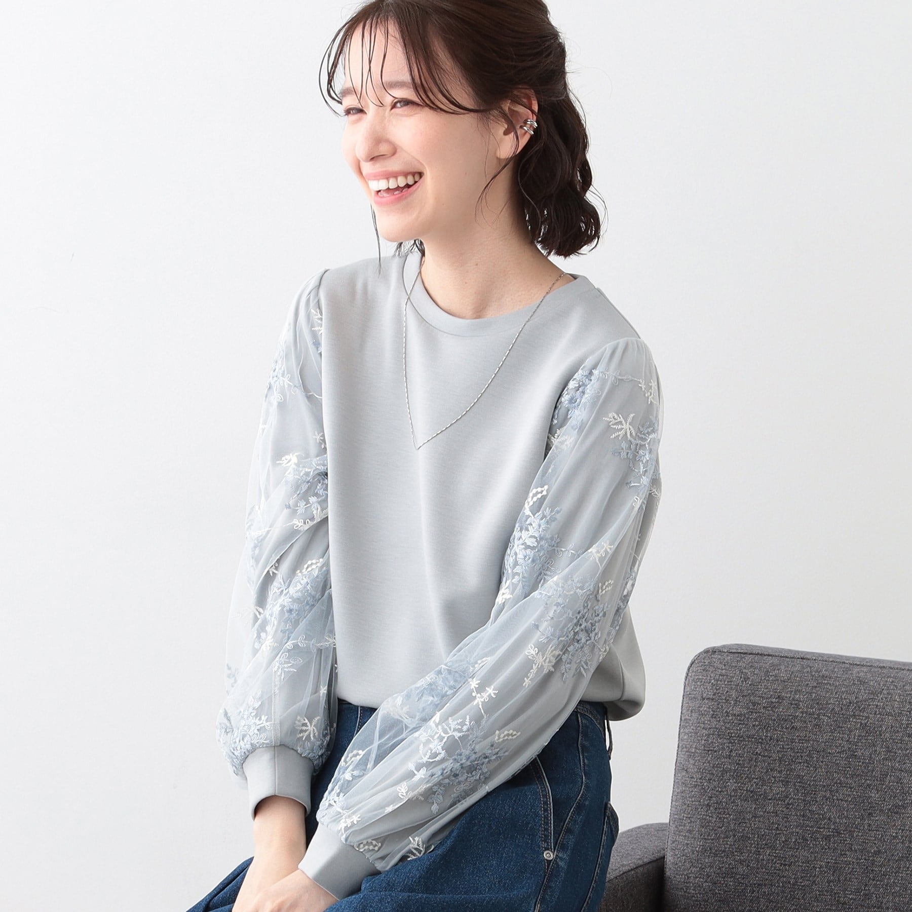 シューラルー SHOO・LA・RUE 【S-LL】袖チュール刺繍切り替えトップス （サックスブルー(090)） サックスブルー(090)
