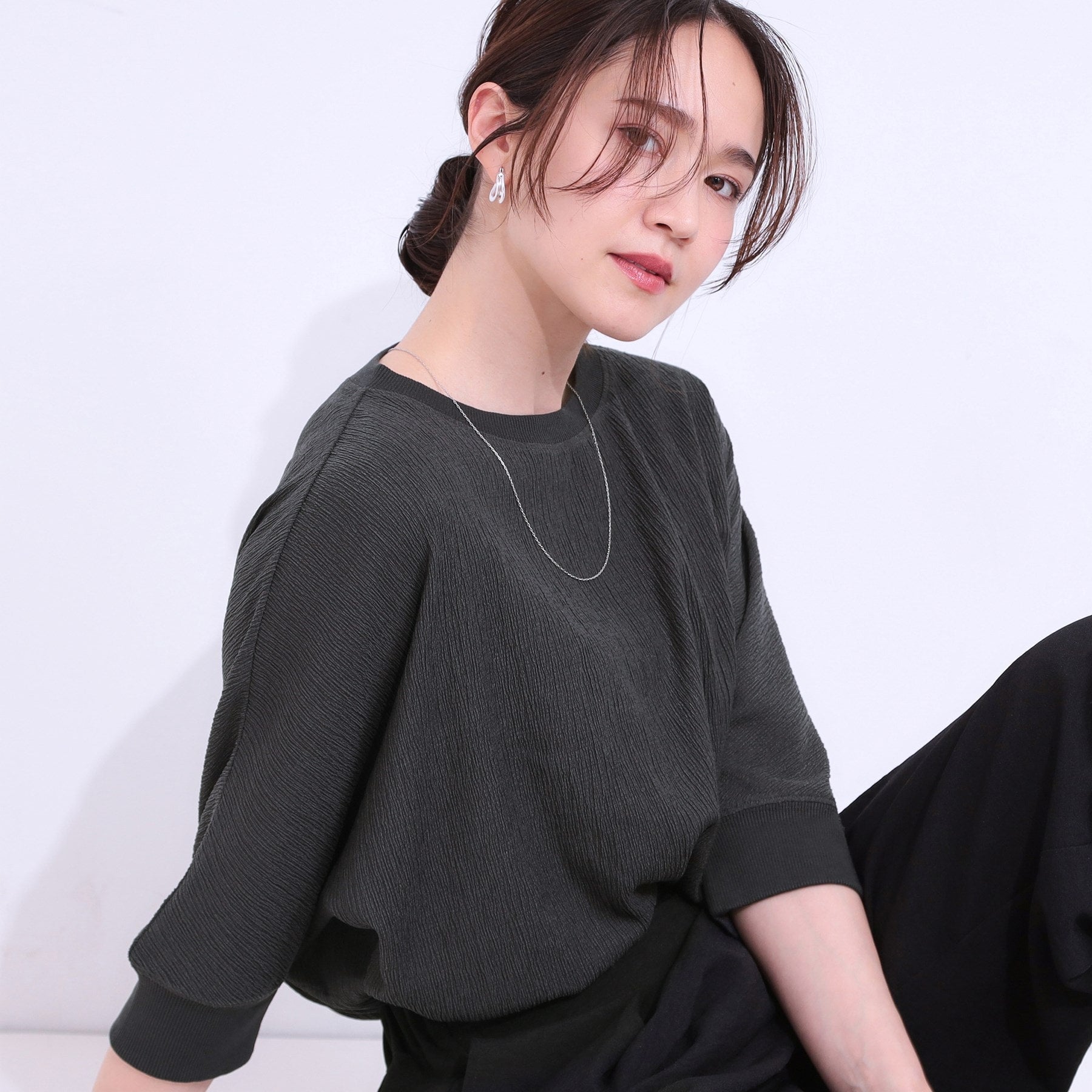 シューラルー SHOO・LA・RUE 細かな凹凸が涼やかなドルマントップス （チャコールグレー(014)） チャコールグレー(014)
