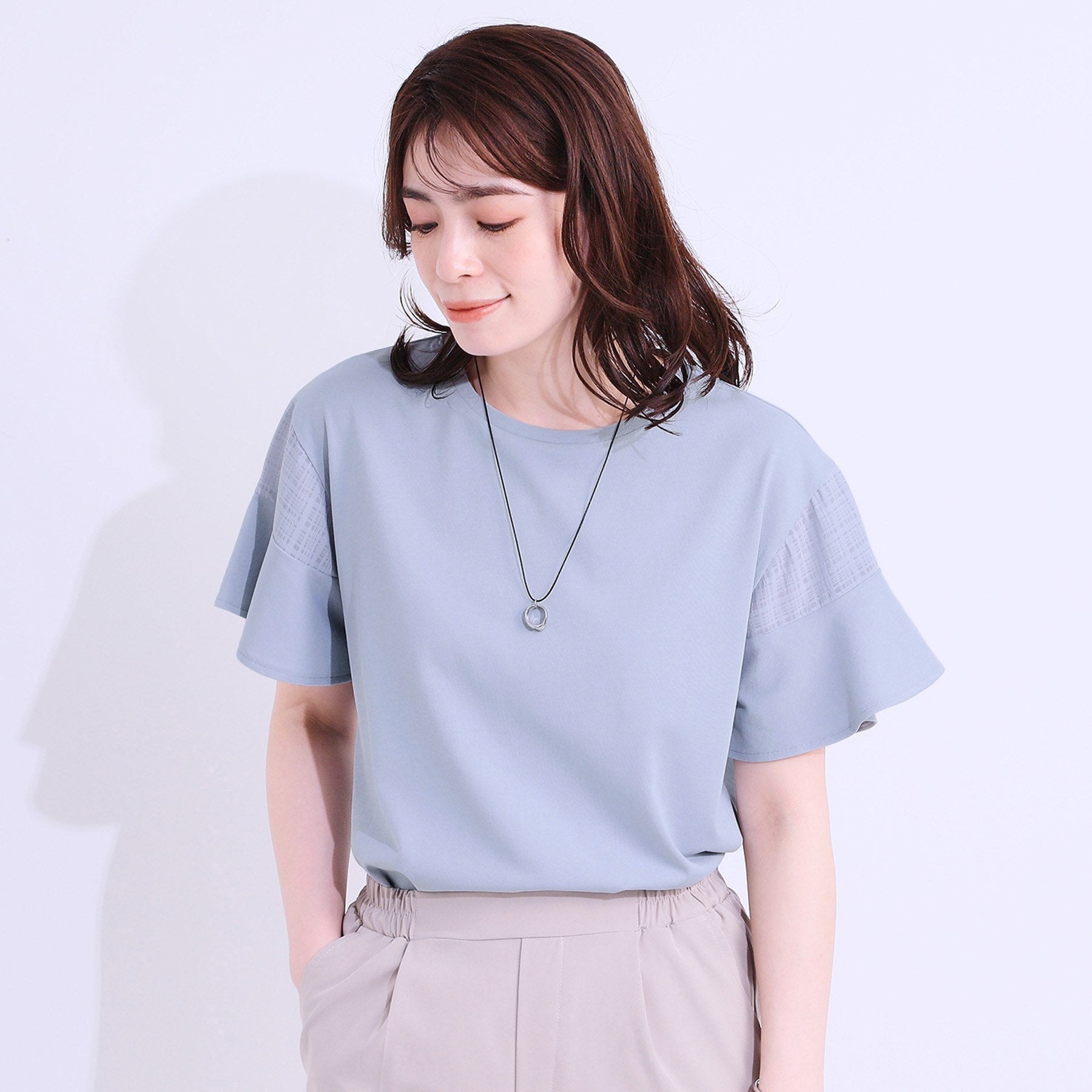 シューラルー SHOO・LA・RUE 【S-LL/ひんやり】女性らしさを惹き立てる お袖シアーフリルトップス （オフホワイト(003)） オフホワイト(003)