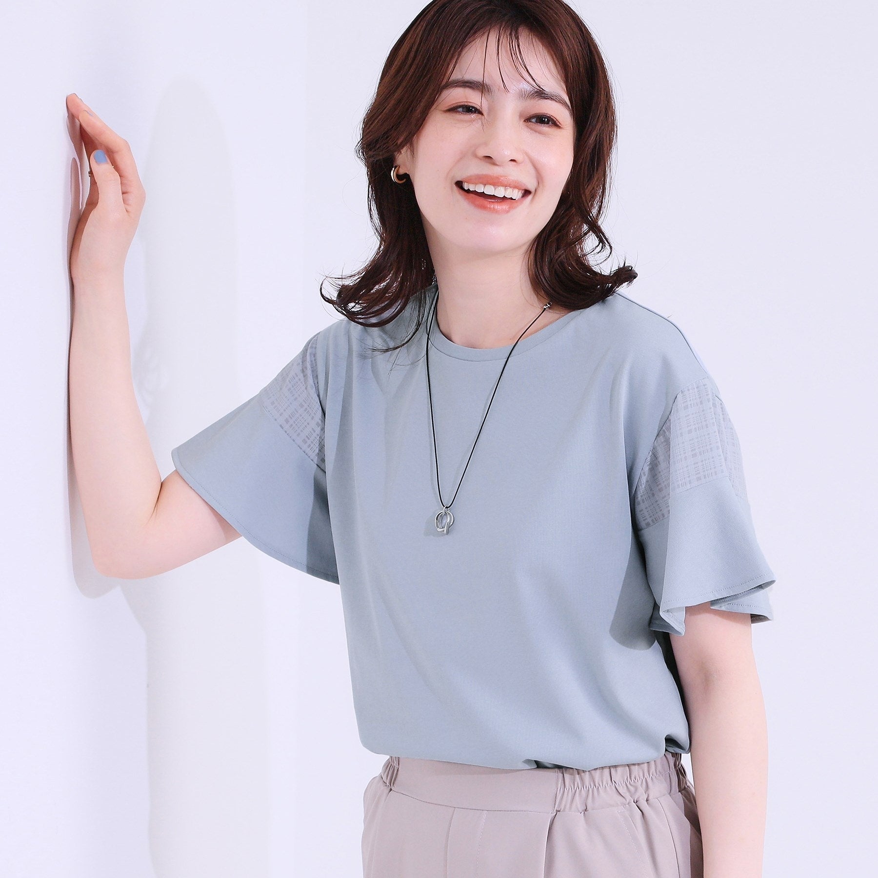 シューラルー SHOO・LA・RUE 【S-LL/ひんやり】女性らしさを惹き立てる お袖シアーフリルトップス （ブルー(091)） ブルー(091)