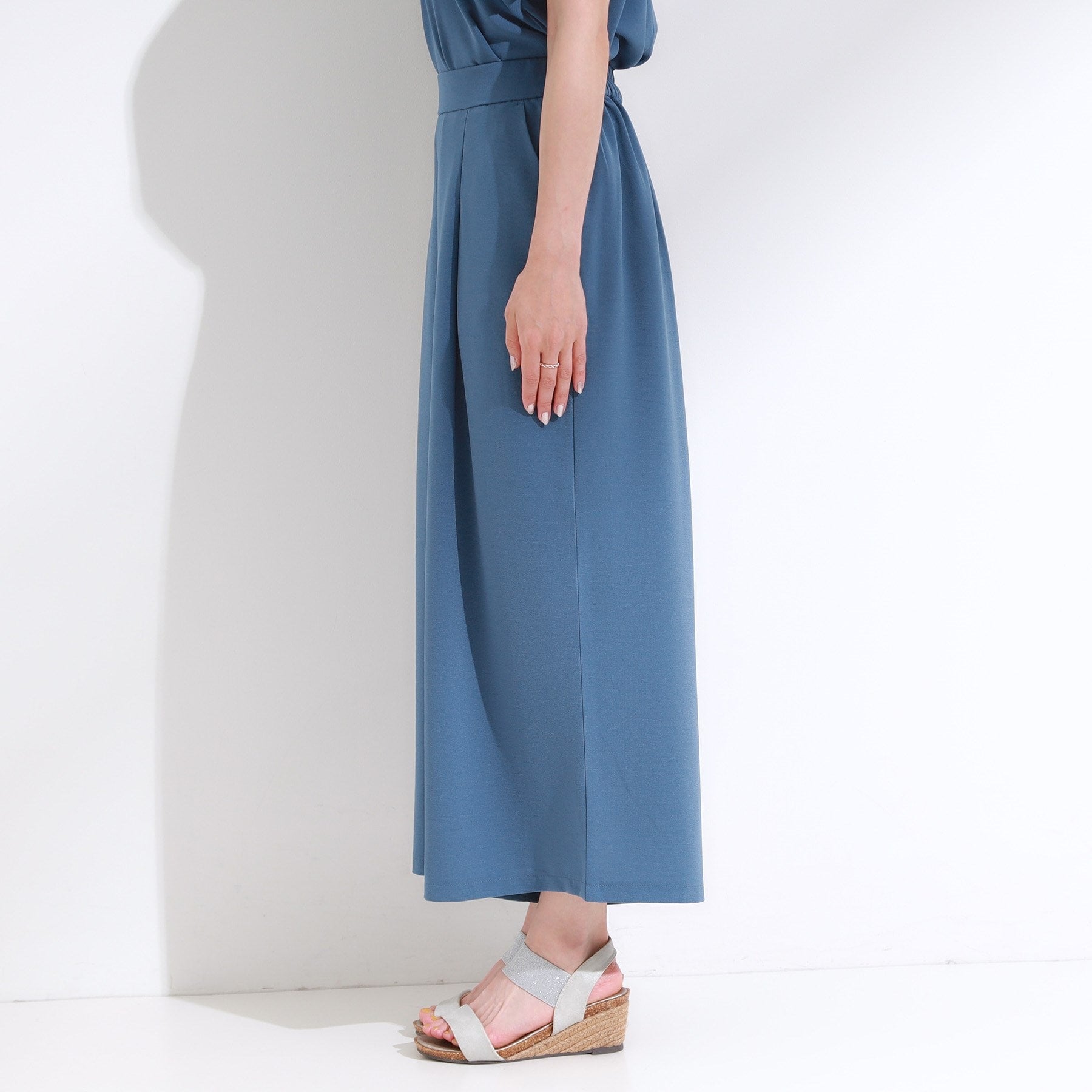 シューラルー SHOO・LA・RUE 【セットアップ可/ひんやり】上品に揺れる タックスカーチョ （チャコールグレー(014)） チャコールグレー(014)