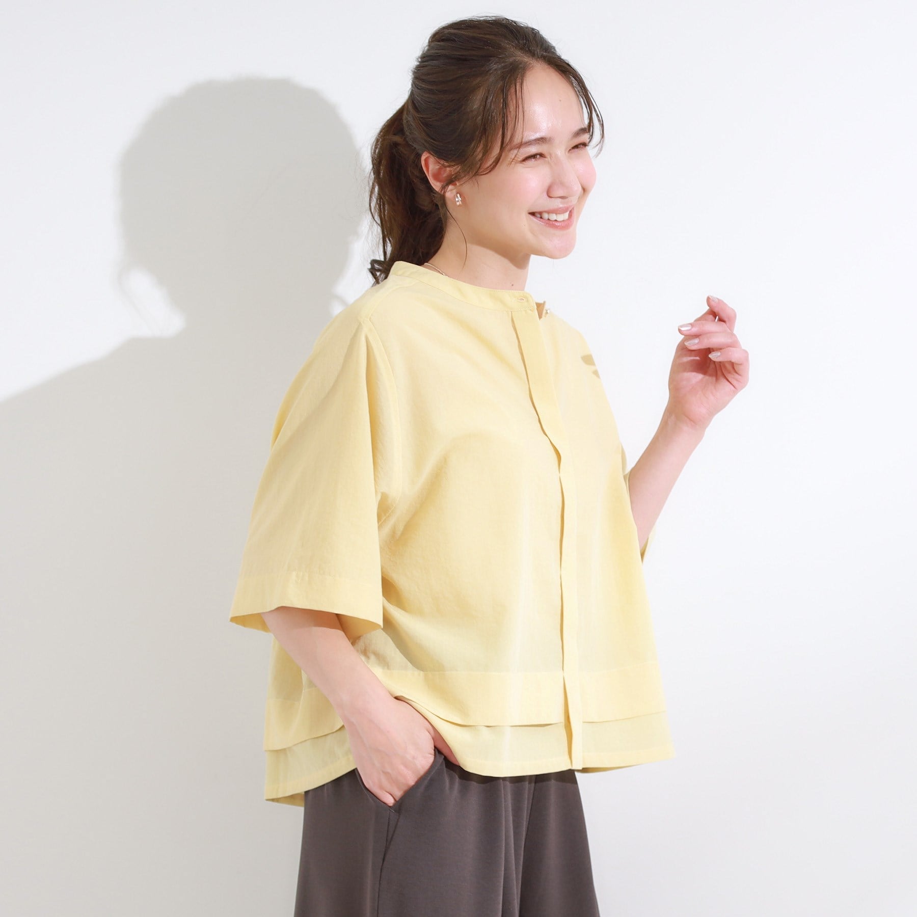 シューラルー SHOO・LA・RUE 【洗濯後シワになりにくい/UV/吸水速乾/アンチピリング】バンドカラーシャツ （イエロー(031)） イエロー(031)