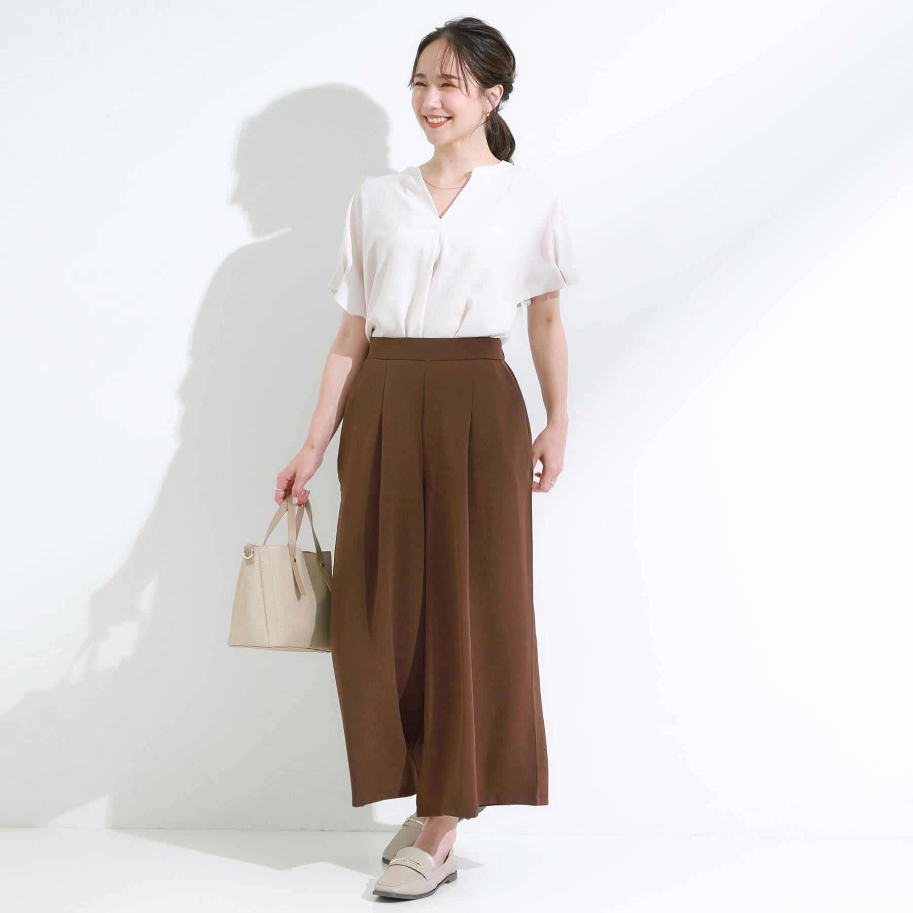 シューラルー SHOO・LA・RUE 【セットアップ可/ひんやり】きちんと見えで上品 お袖タック スキッパーブラウス （ブラウン(043)） ブラウン(043)