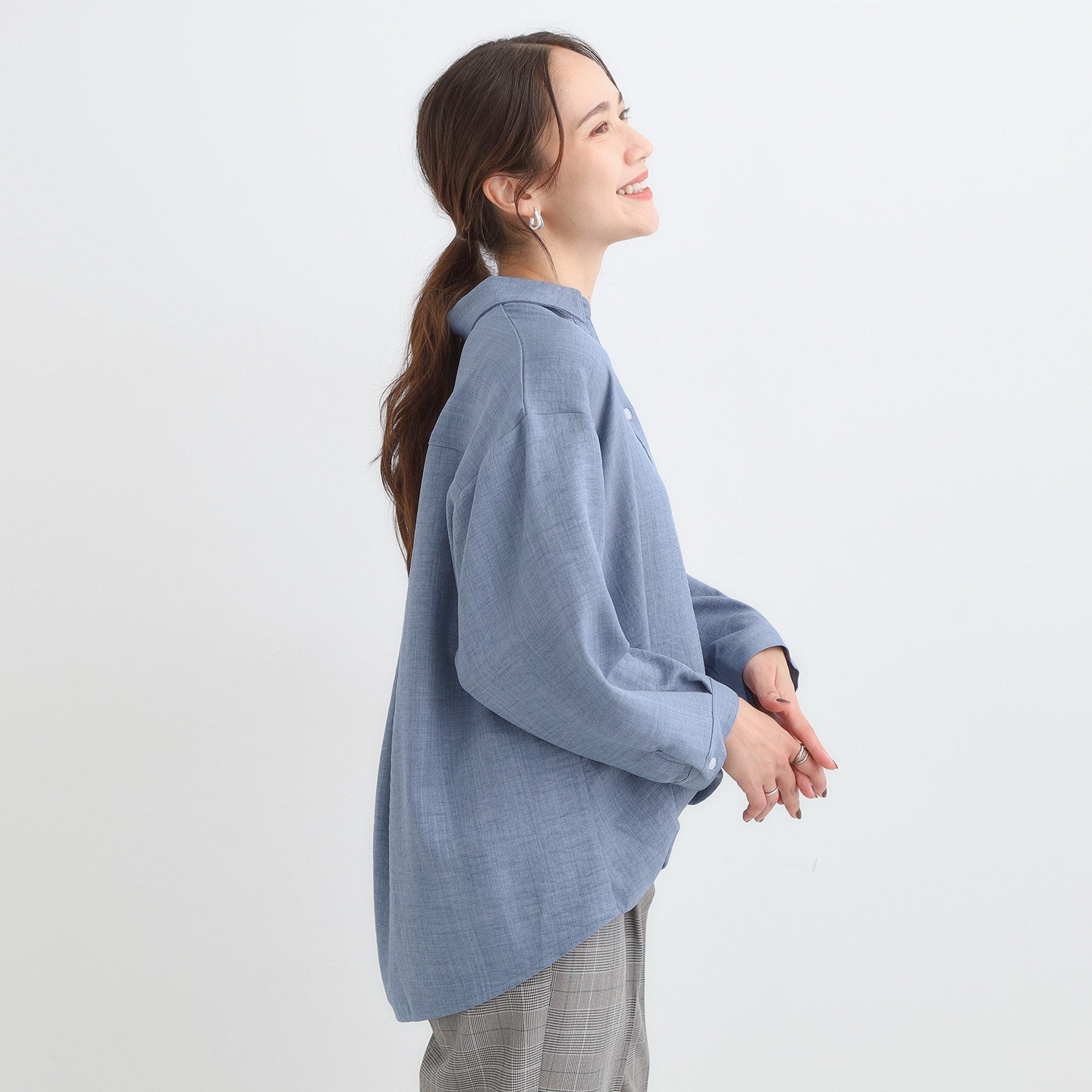 シューラルー SHOO・LA・RUE さらっとしたタッチが魅力 デニムライクまえ開きブラウス （ブルー(092)） ブルー(092)