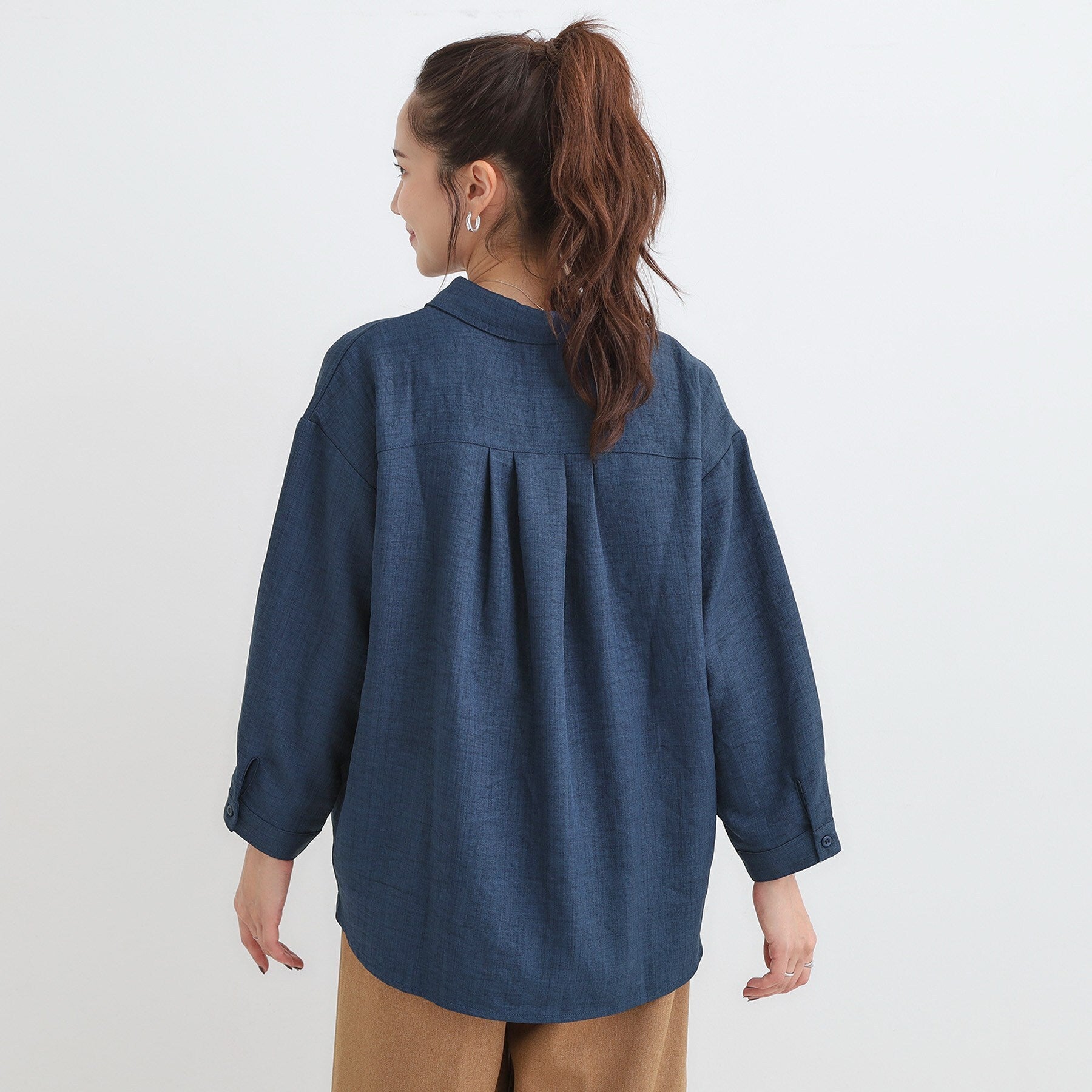 シューラルー SHOO・LA・RUE さらっとしたタッチが魅力 デニムライクまえ開きブラウス （ブルー(092)） ブルー(092)