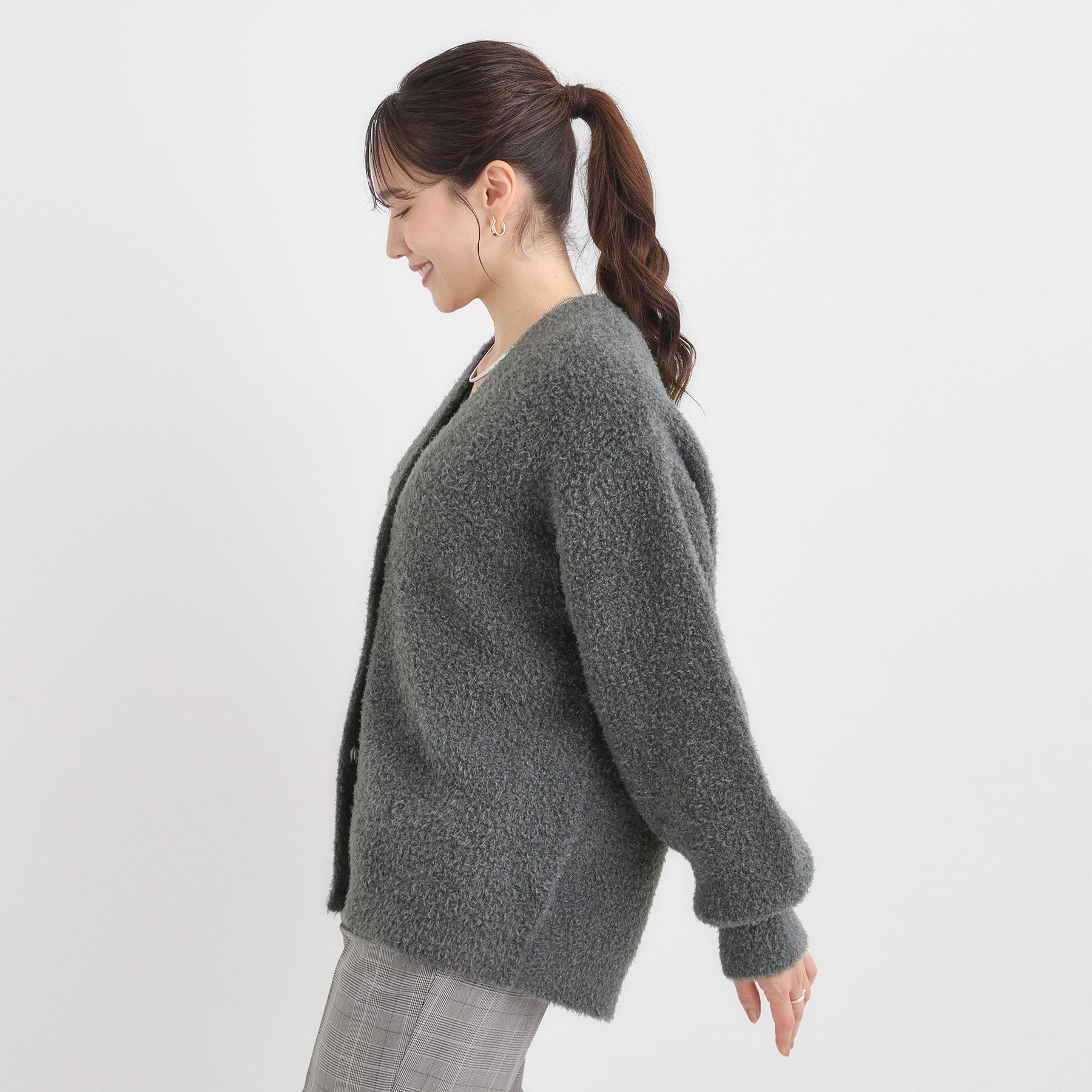 シューラルー SHOO・LA・RUE プードルフェザーVニットカーデ （ライトベージュ(051)） ライトベージュ(051)