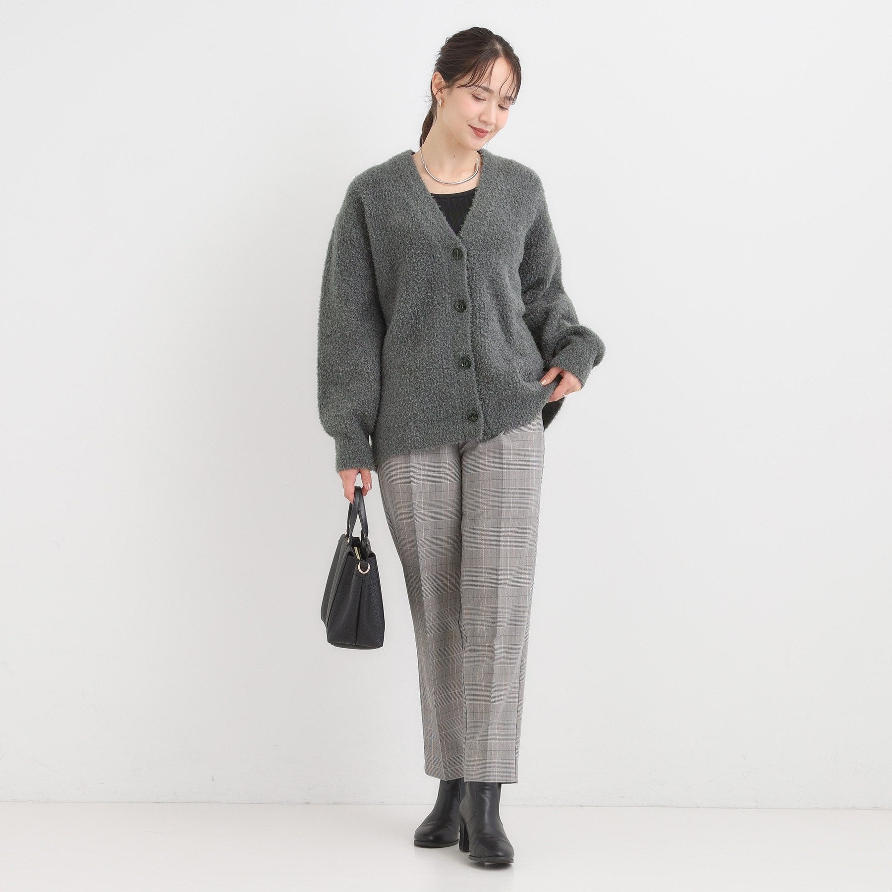 シューラルー SHOO・LA・RUE プードルフェザーVニットカーデ （ライトベージュ(051)） ライトベージュ(051)