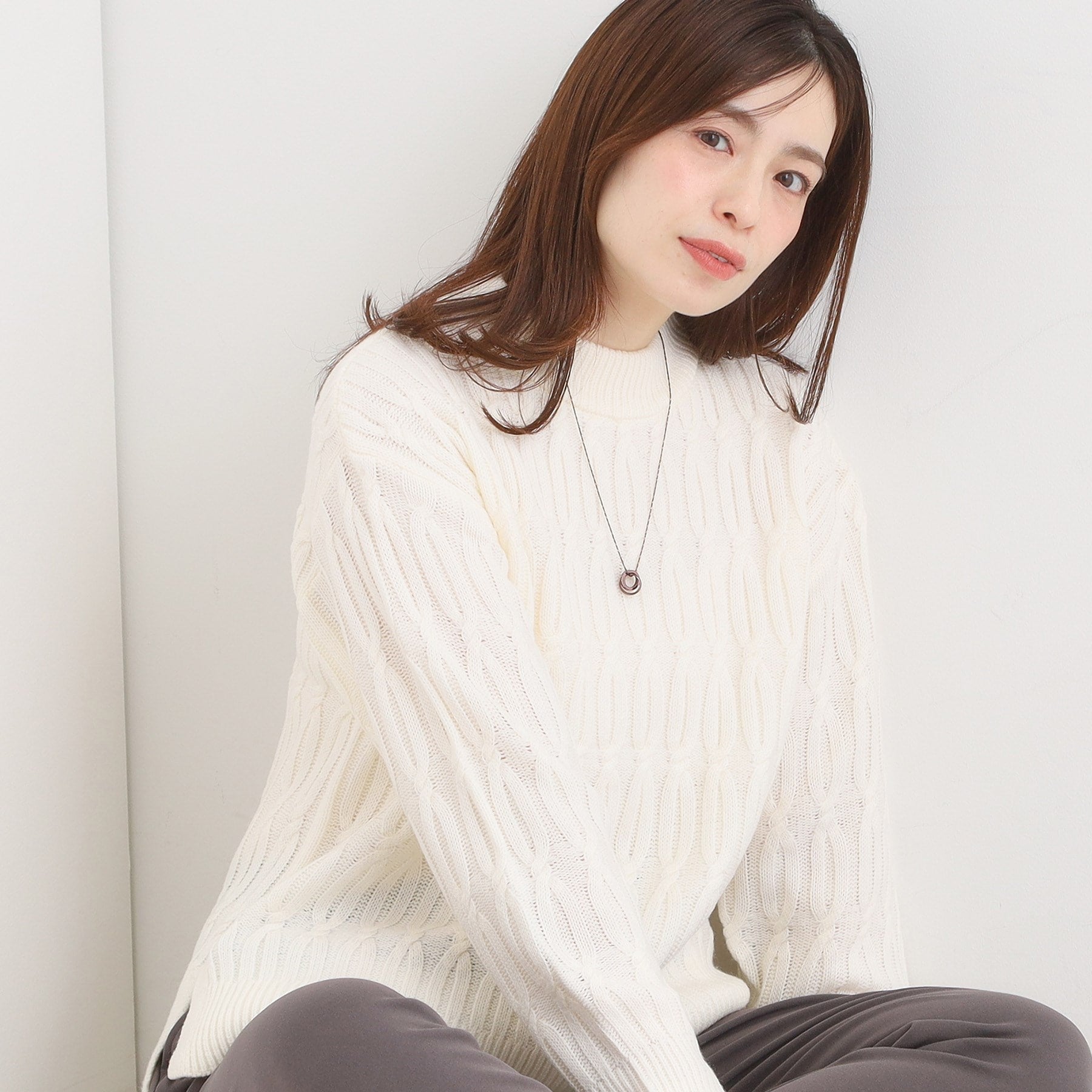 シューラルー SHOO・LA・RUE 【洗える／毛玉レス】シンプルケーブル柄ニット （ホワイト(001)） ホワイト(001)