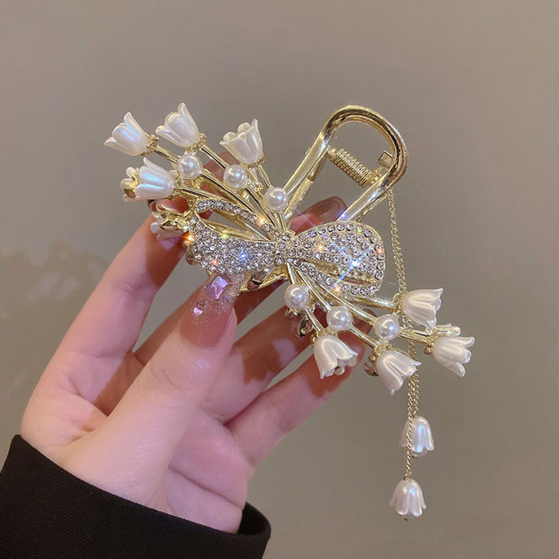 ショッピングゴー shoppinggo ヘアクリップ  髪留め 髪飾り バレッタ フラワー 蝶ヘアアクセサリー オシャレ上品 パーティー飾り ゆらゆらチェーン付き