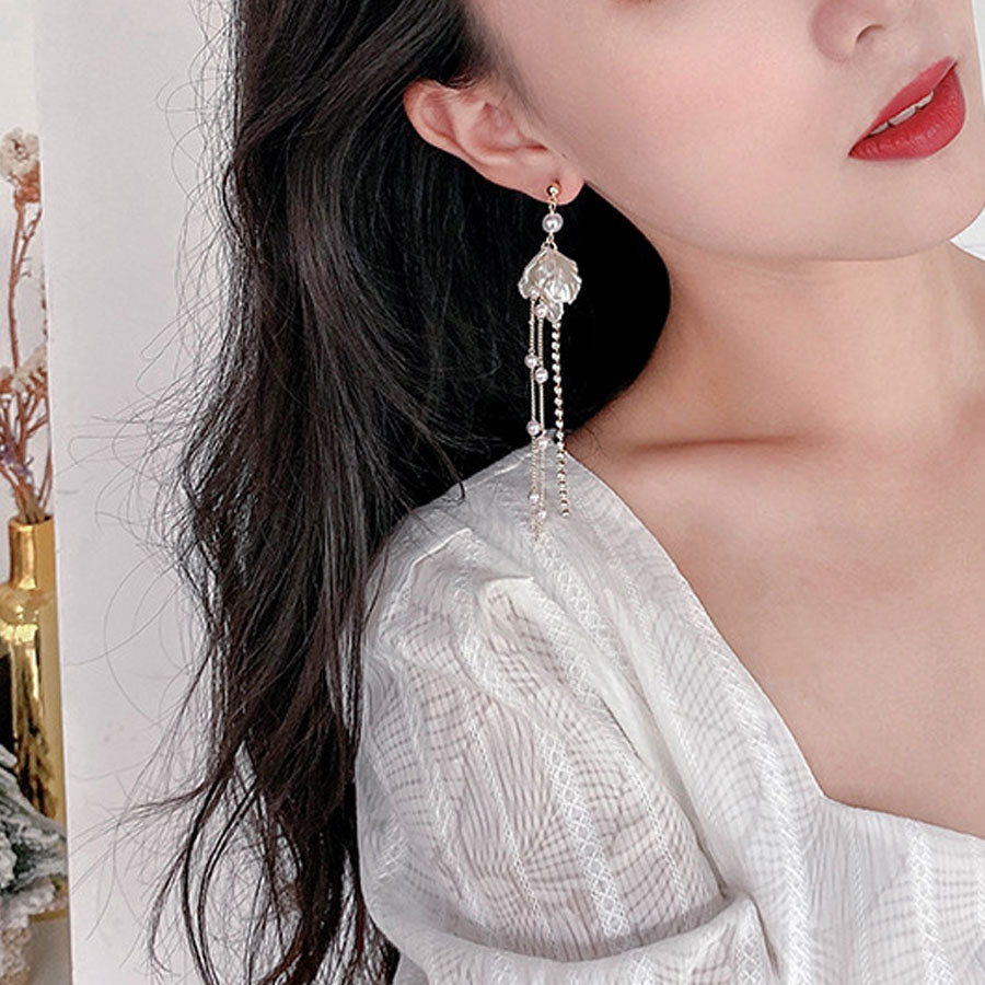 Shopping Go shoppinggo Long earrings Dangling Flower Cute Pearl earrings Motif earrings Large Shining Dangling earrings Gift for women Sparkling
