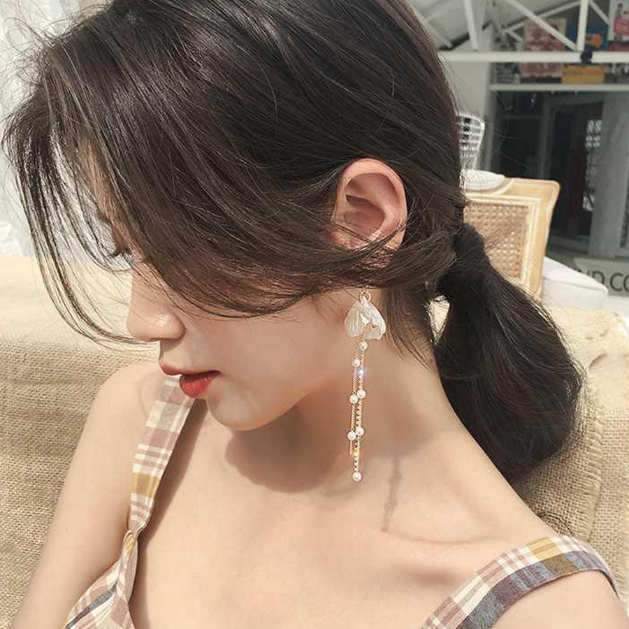 Shopping Go shoppinggo Long earrings Dangling Flower Cute Pearl earrings Motif earrings Large Shining Dangling earrings Gift for women Sparkling