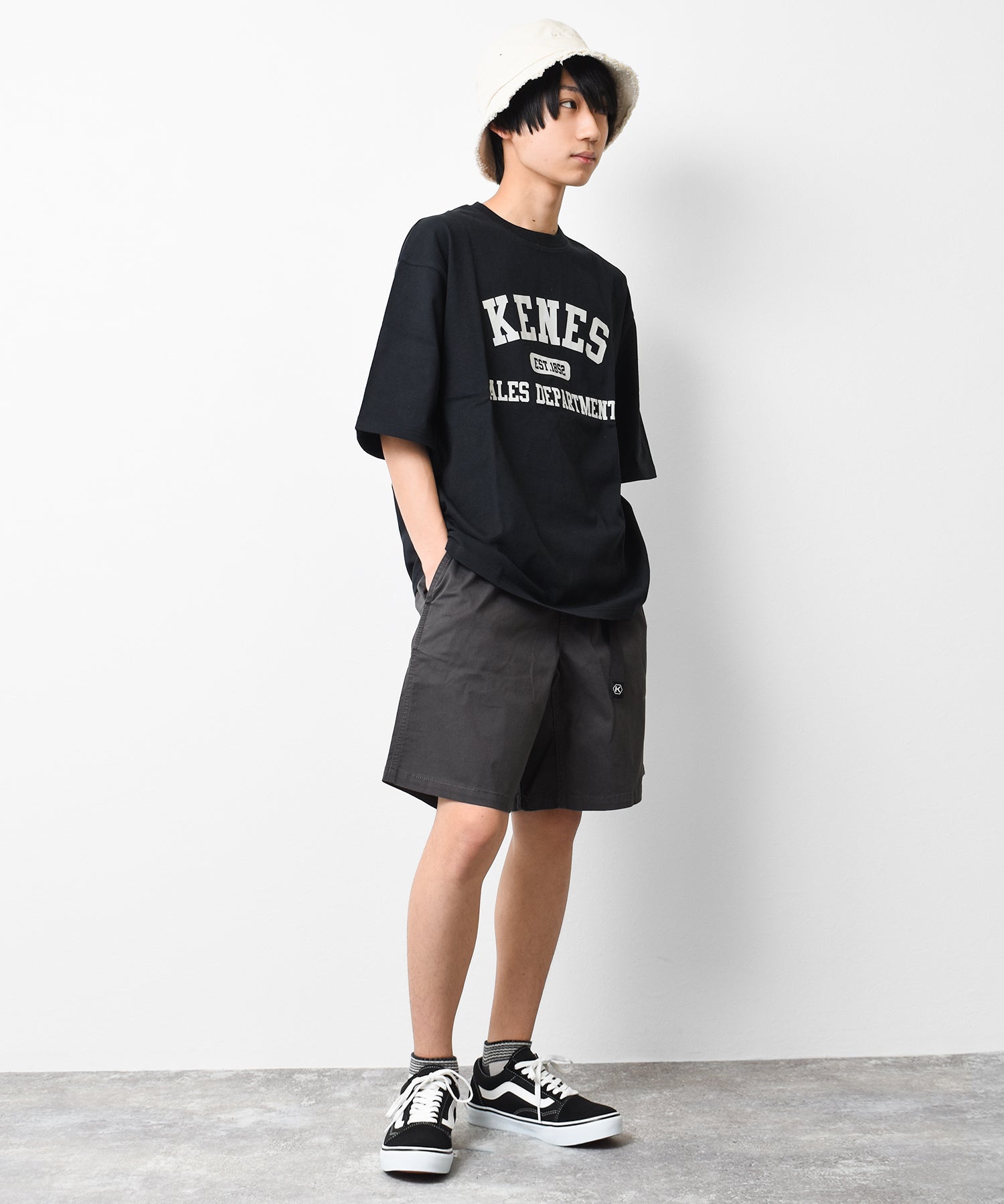 ケネスグラフィティ KENES GRAFFITI アーチロゴプリントTシャツ （ネイビー） ネイビー