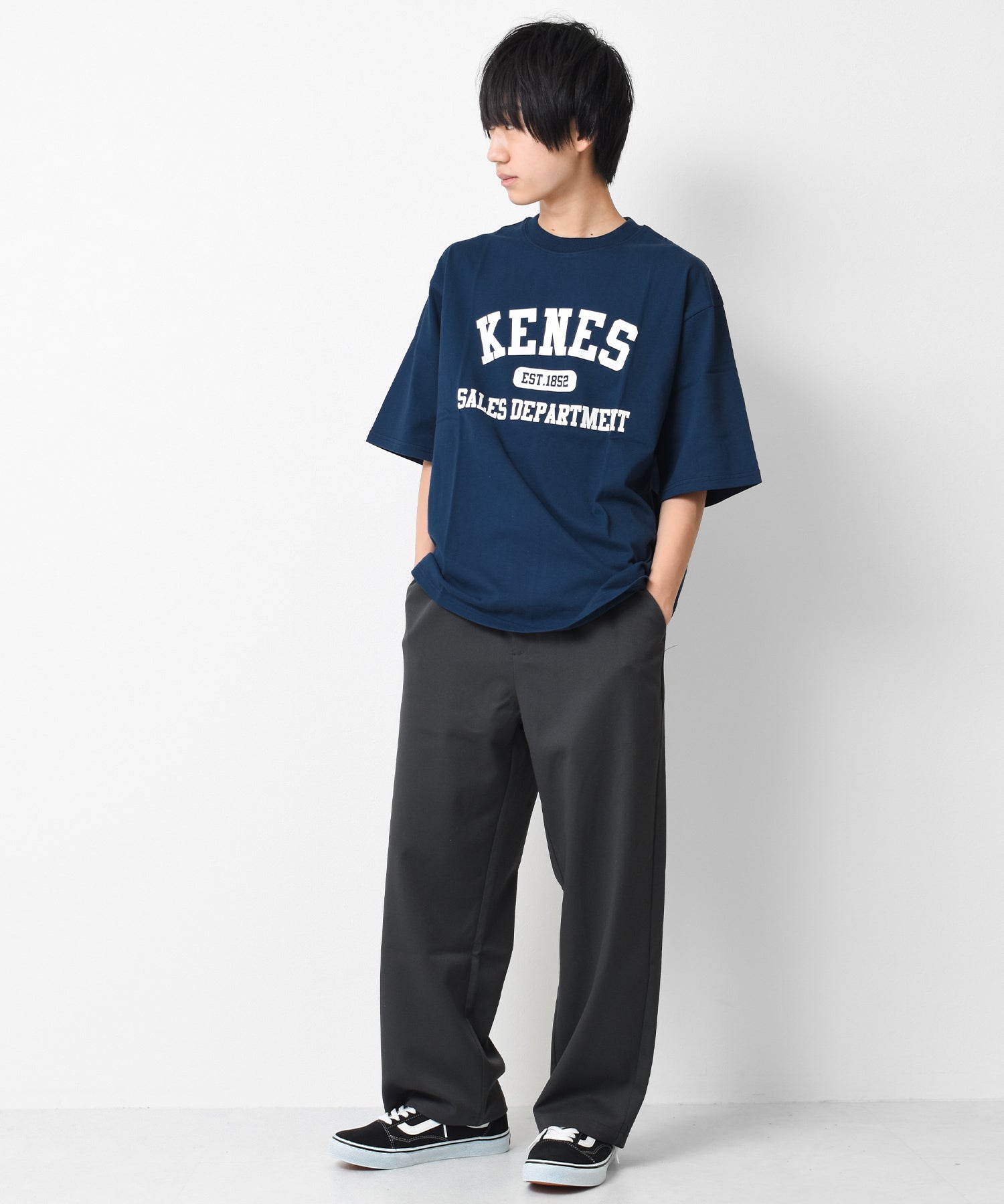 ケネスグラフィティ KENES GRAFFITI アーチロゴプリントTシャツ （ネイビー） ネイビー