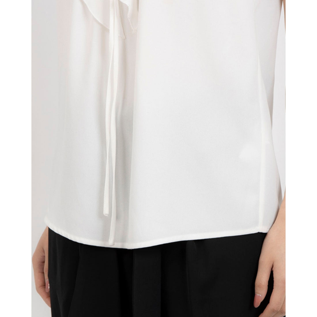 シルビアン ヒーチ SILVIAN HEACH レースアップラッフルフリルノースリブラウス （WHITE） WHITE
