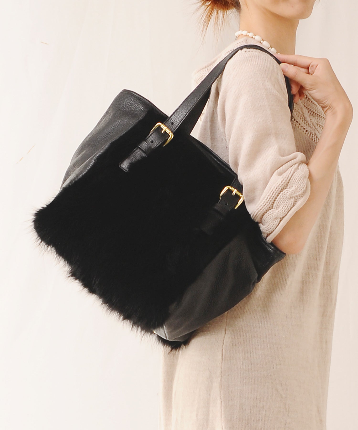 ERA [ERA] American Raccoon & Calf Handbag