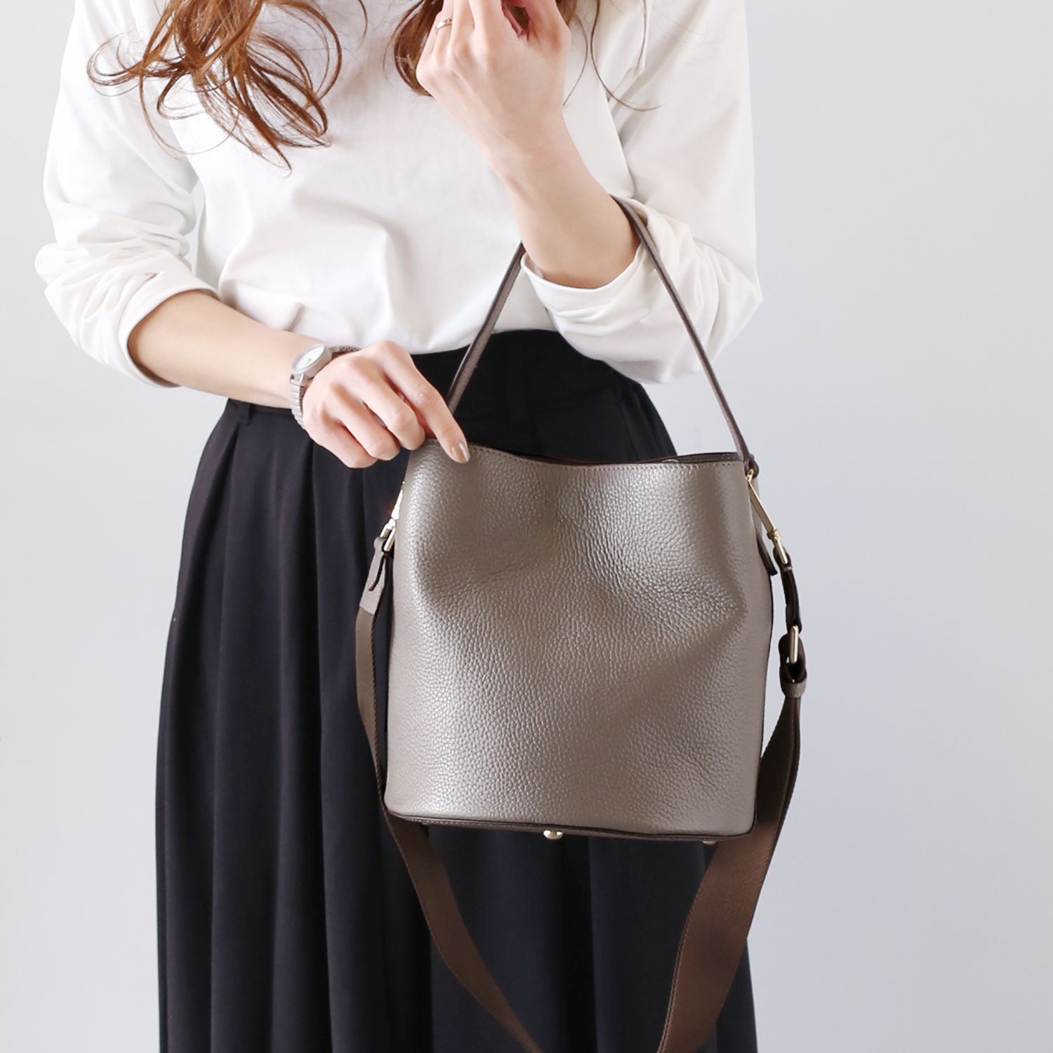 ミエノ mieno [mieno]本革レザーハンドバッグショルダーベルト付き （トープ） トープ