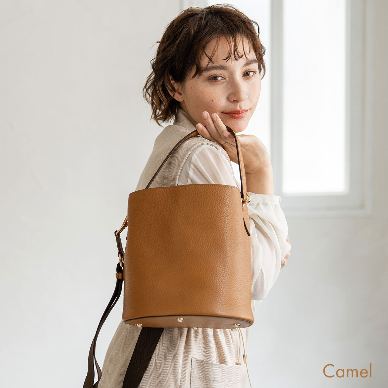 ミエノ mieno [mieno]本革レザーハンドバッグショルダーベルト付き （トープ） トープ