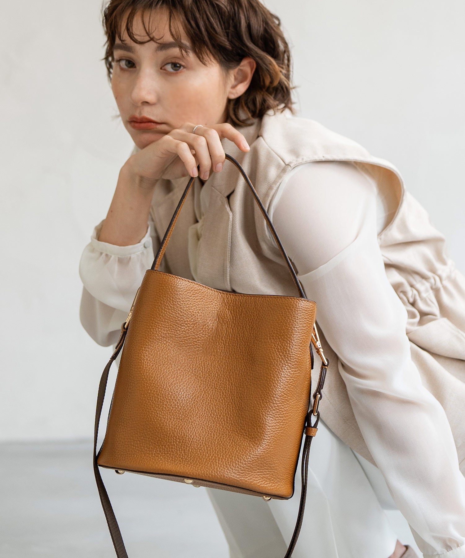 ミエノ mieno [mieno]本革レザーハンドバッグショルダーベルト付き （キャメル） キャメル