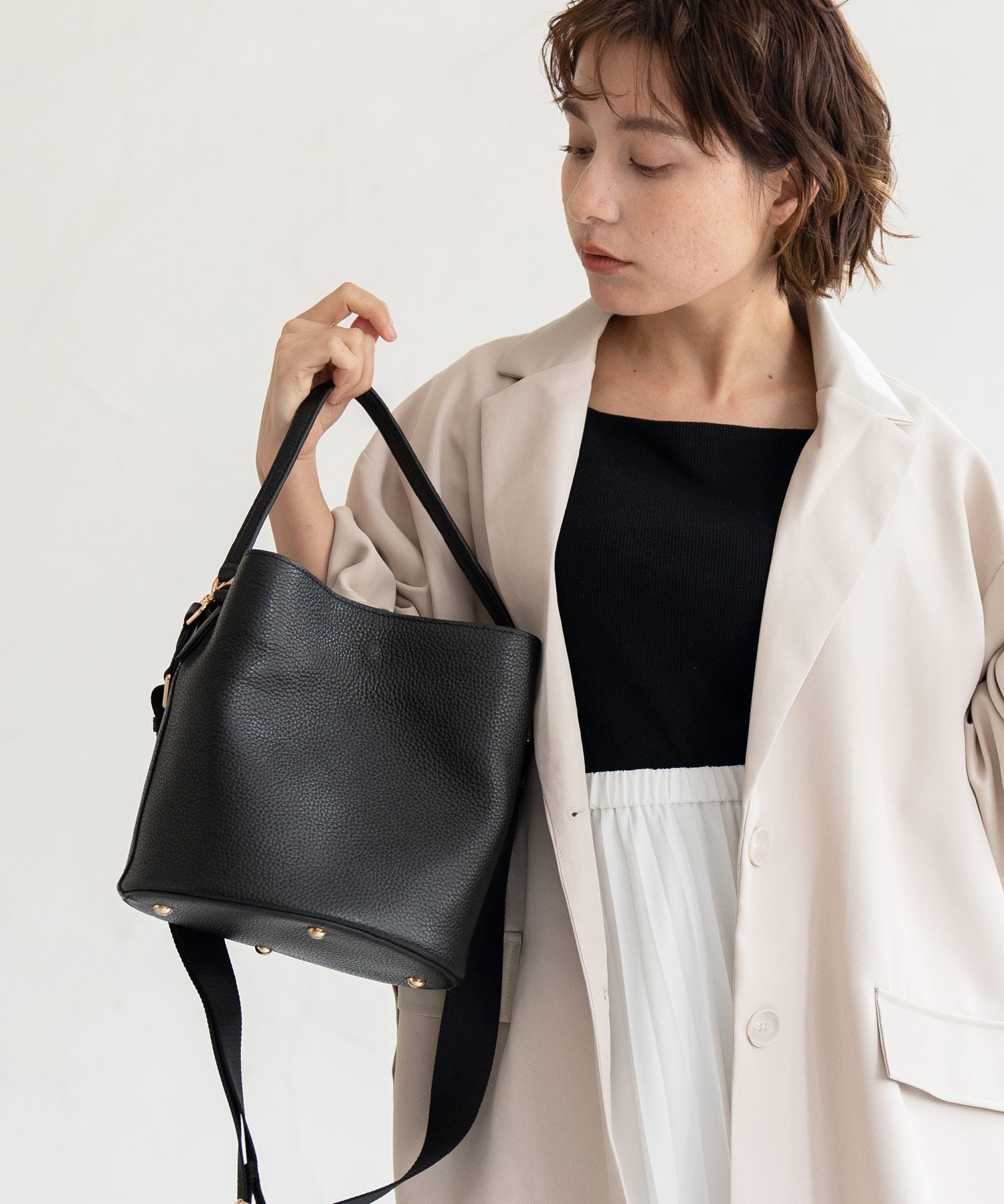 ミエノ mieno [mieno]本革レザーハンドバッグショルダーベルト付き （ブラック） ブラック