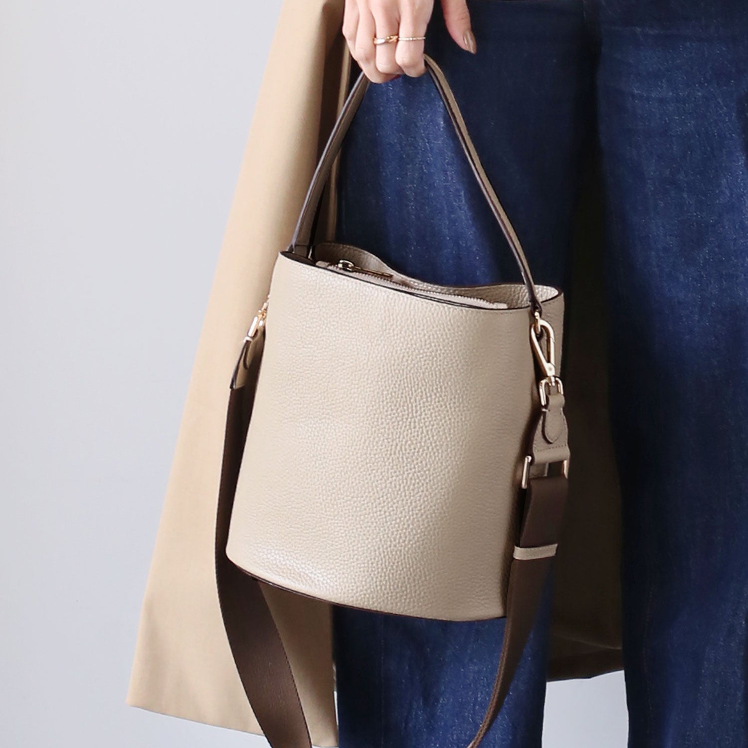 ミエノ mieno [mieno]本革レザーハンドバッグショルダーベルト付き （ライトベージュ） ライトベージュ