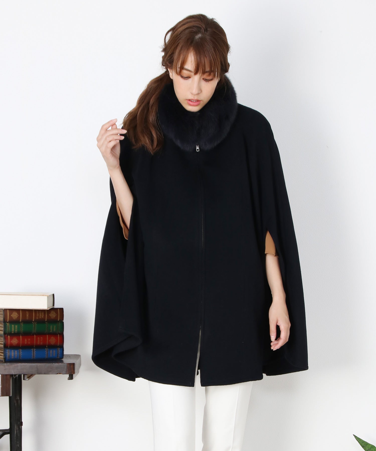 Sankyo Shokai [Filomo] Cashmere Blend Cape with Fox Collar