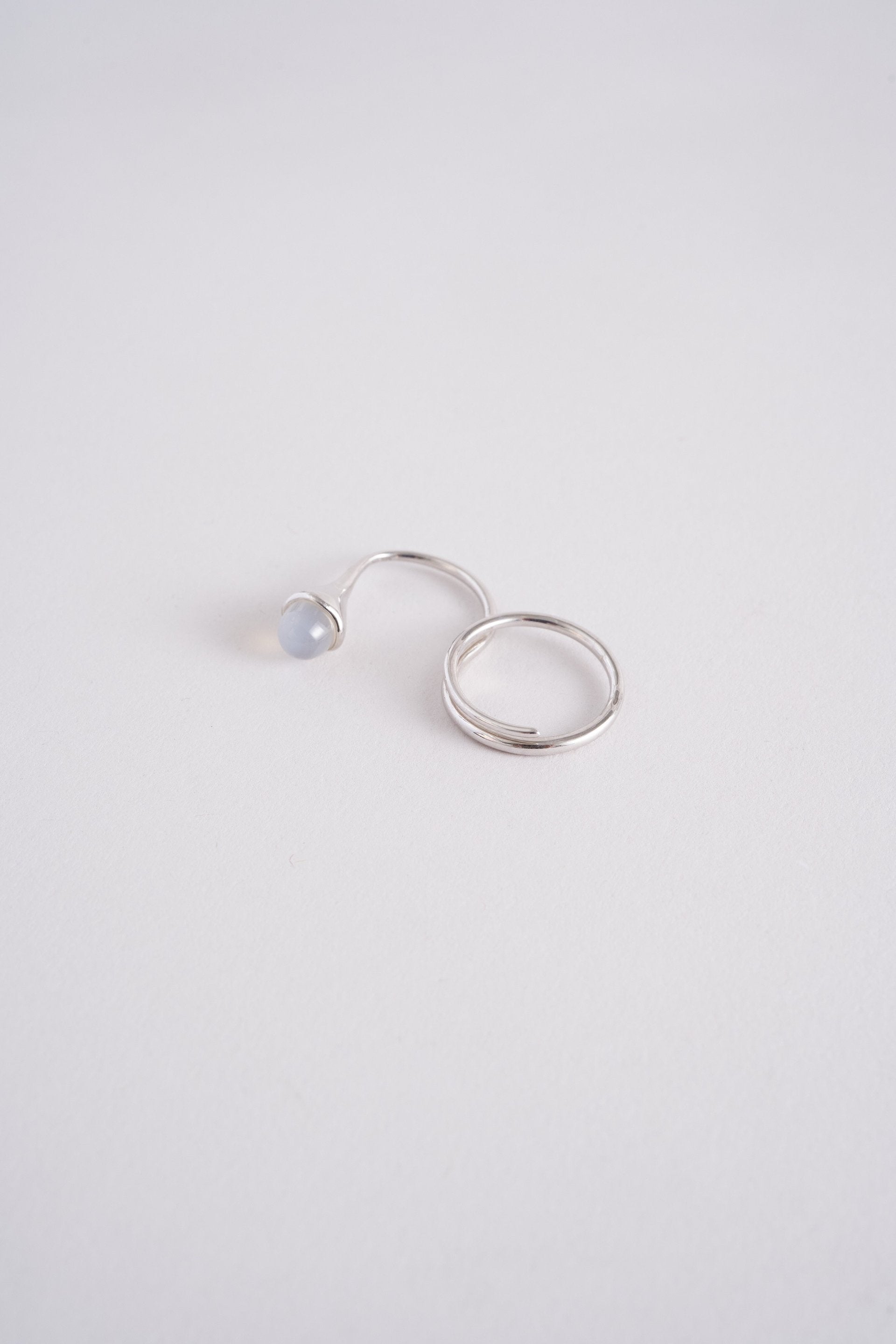 SOAC BUD STONE TWO FINGER RING