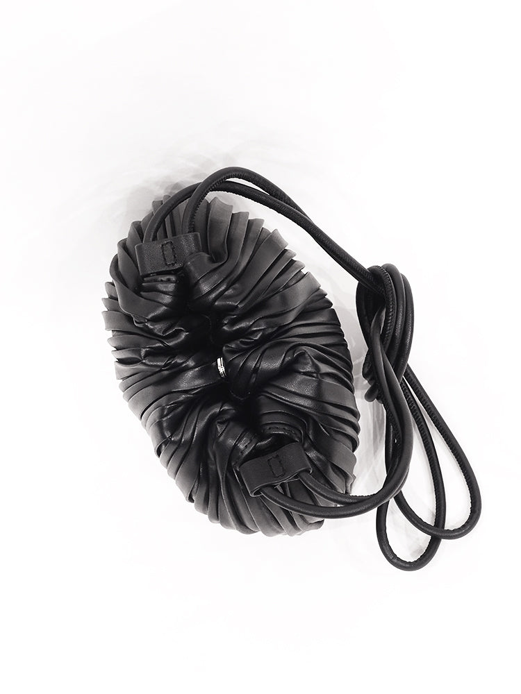 スペッチオ SPECCHIO プリーツ巾着ショルダーミニバッグ （ブラック） ブラック