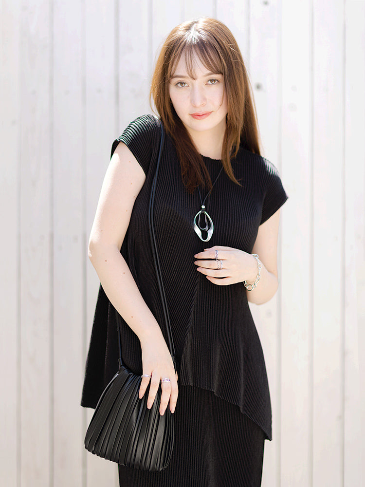 スペッチオ SPECCHIO プリーツ巾着ショルダーミニバッグ （ブラック） ブラック