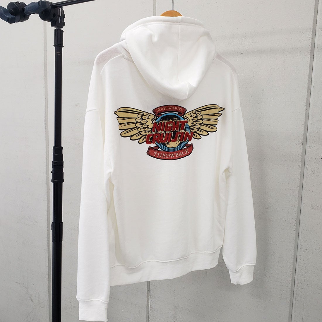 スピリトーゾ Spiritoso ウイングさがら刺繍バックプリントパーカー