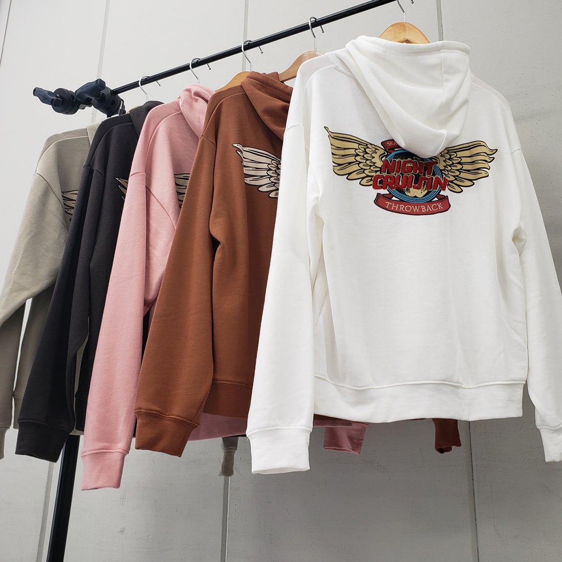 スピリトーゾ Spiritoso ウイングさがら刺繍バックプリントパーカー