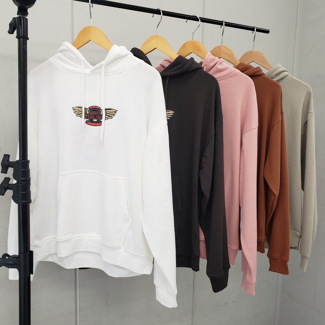 スピリトーゾ Spiritoso ウイングさがら刺繍バックプリントパーカー