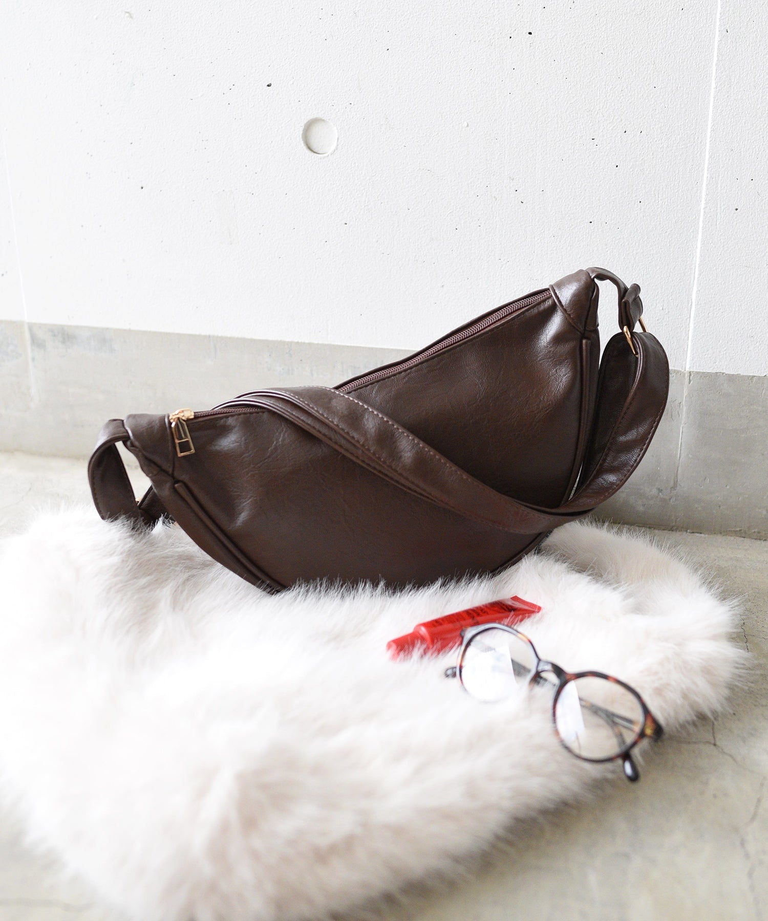 スタイロ styiro ラウンドショルダーバッグ （ブラウン） ブラウン