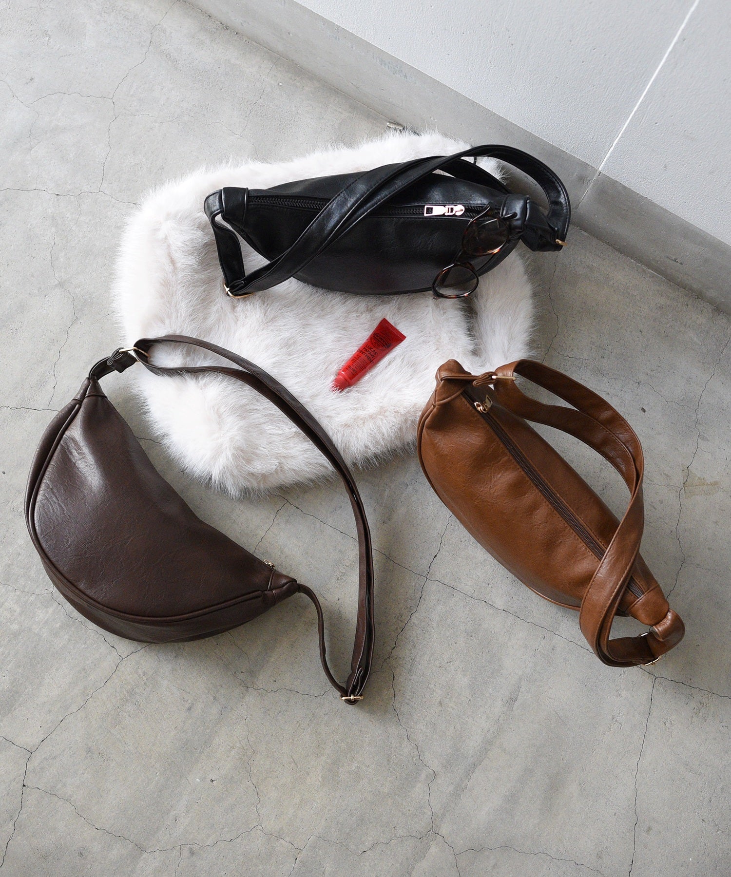 スタイロ styiro ラウンドショルダーバッグ （ブラウン） ブラウン