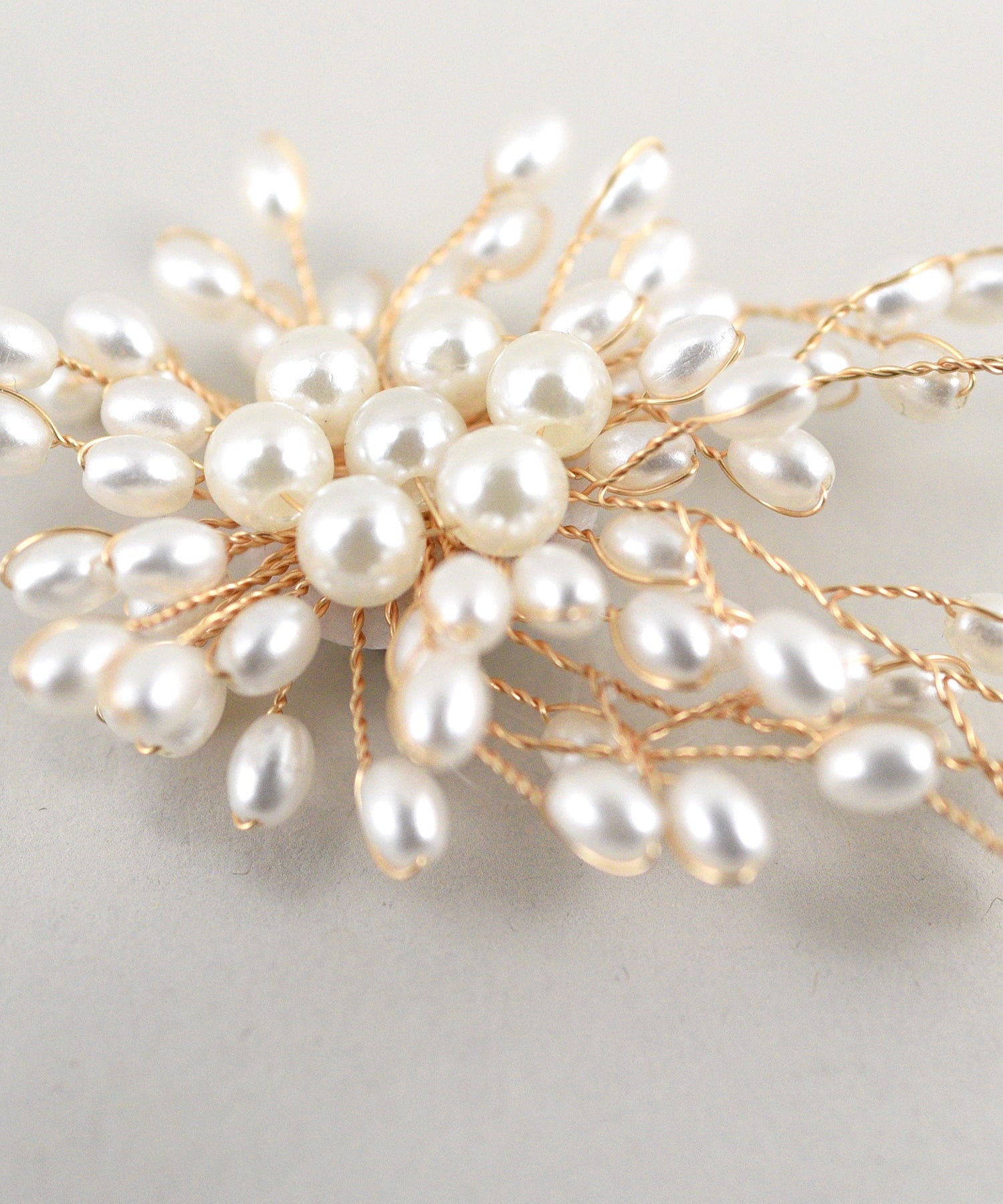 Styro Styiro Pearl Willow Brooch