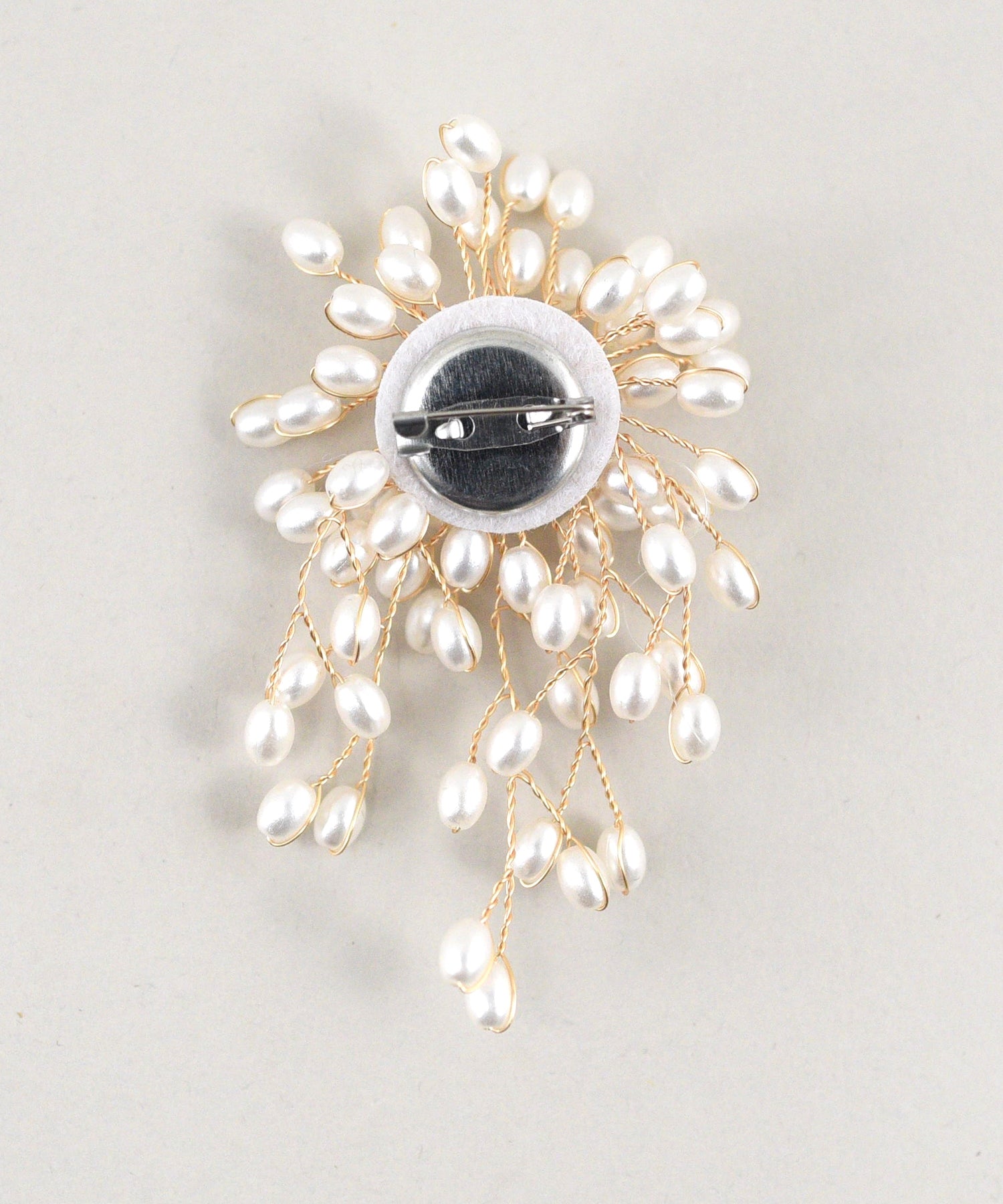 Styro Styiro Pearl Willow Brooch