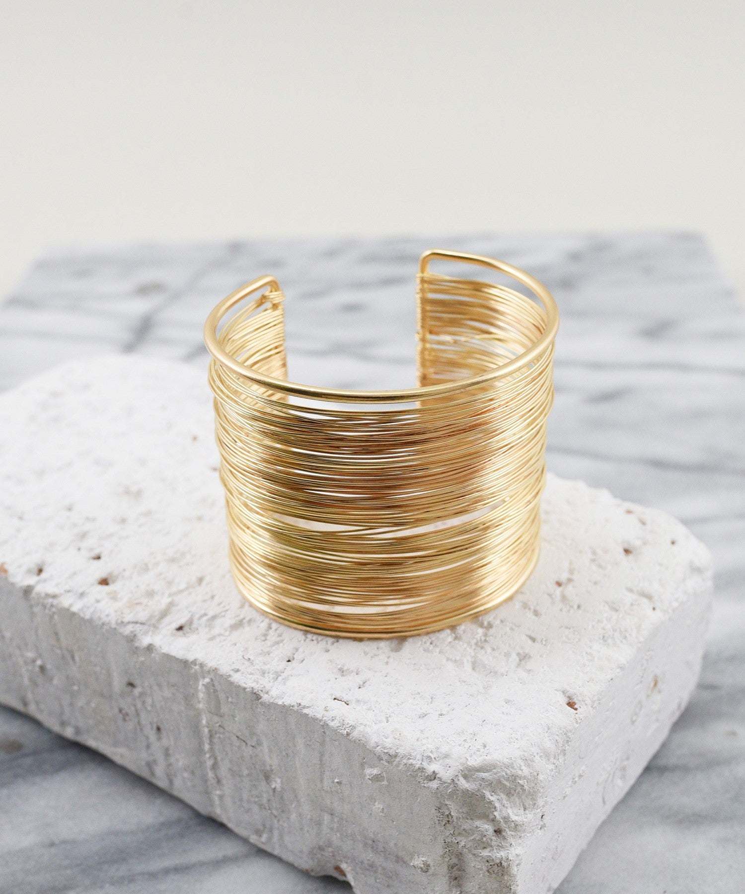 スタイロ styiro ワイヤーワイドバングル （ゴールド） ゴールド