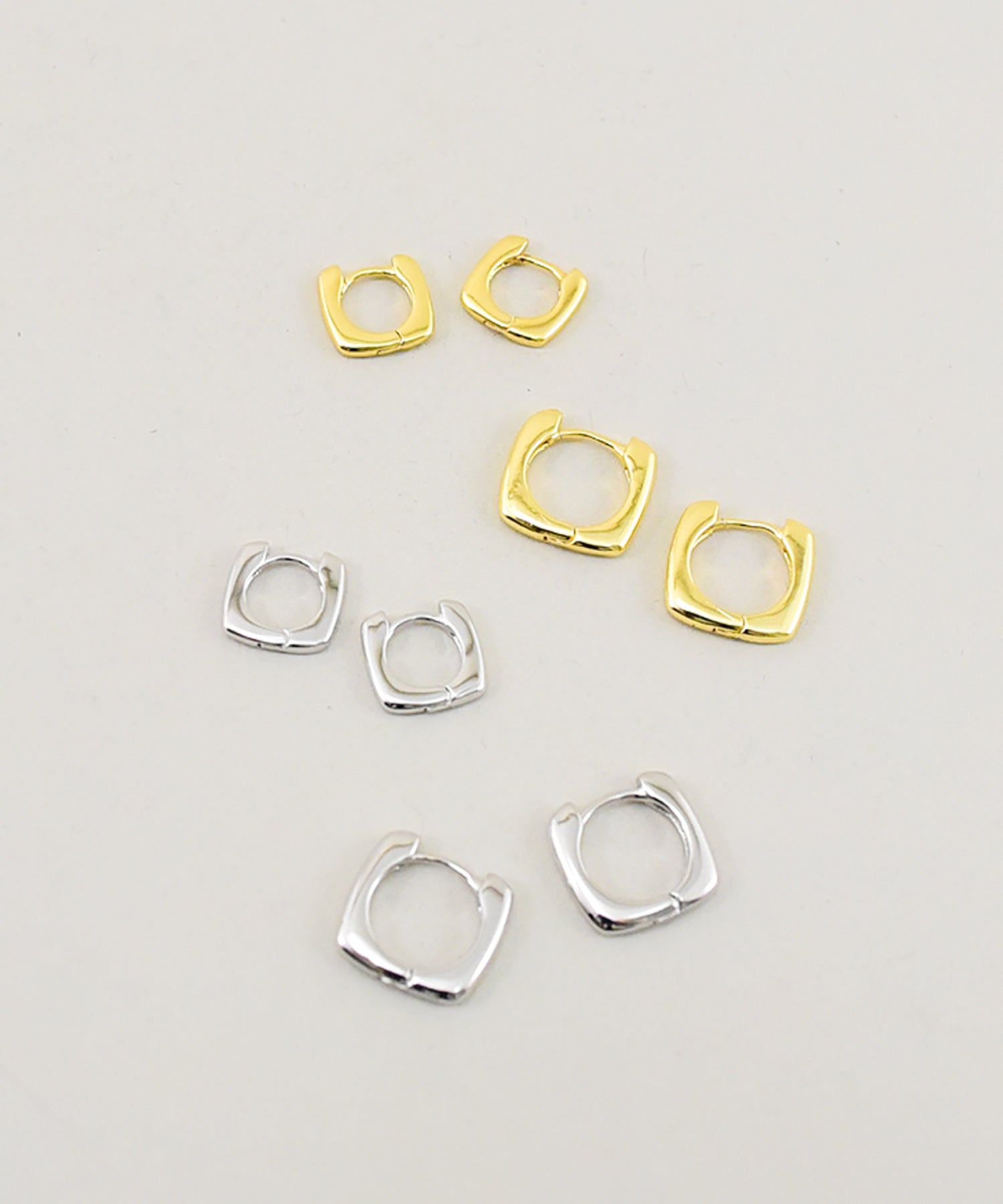 スタイロ styiro ニッケルフリー スクエアフープピアス （シルバー1） シルバー1