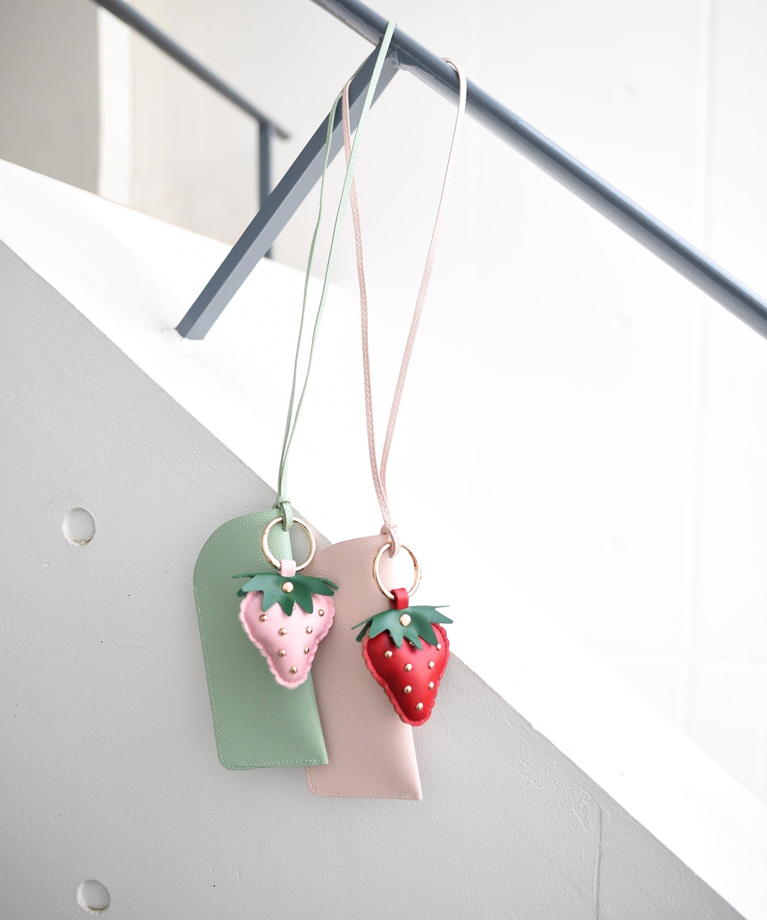 スタイロ styiro スタッズ苺チャーム （ピンク） ピンク