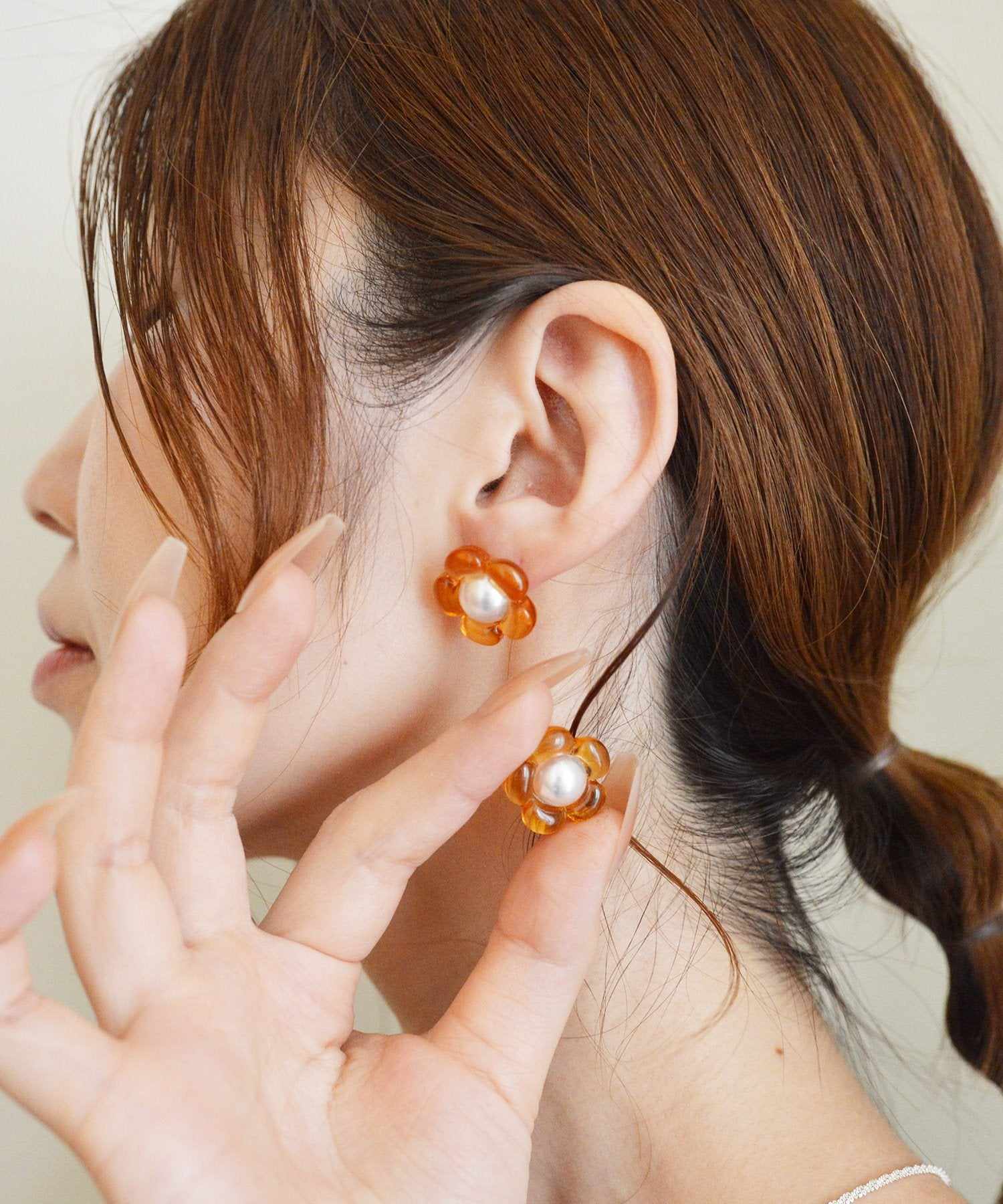 スタイロ styiro ニッケルフリー クリアフラワーパールピアス （オレンジ） オレンジ