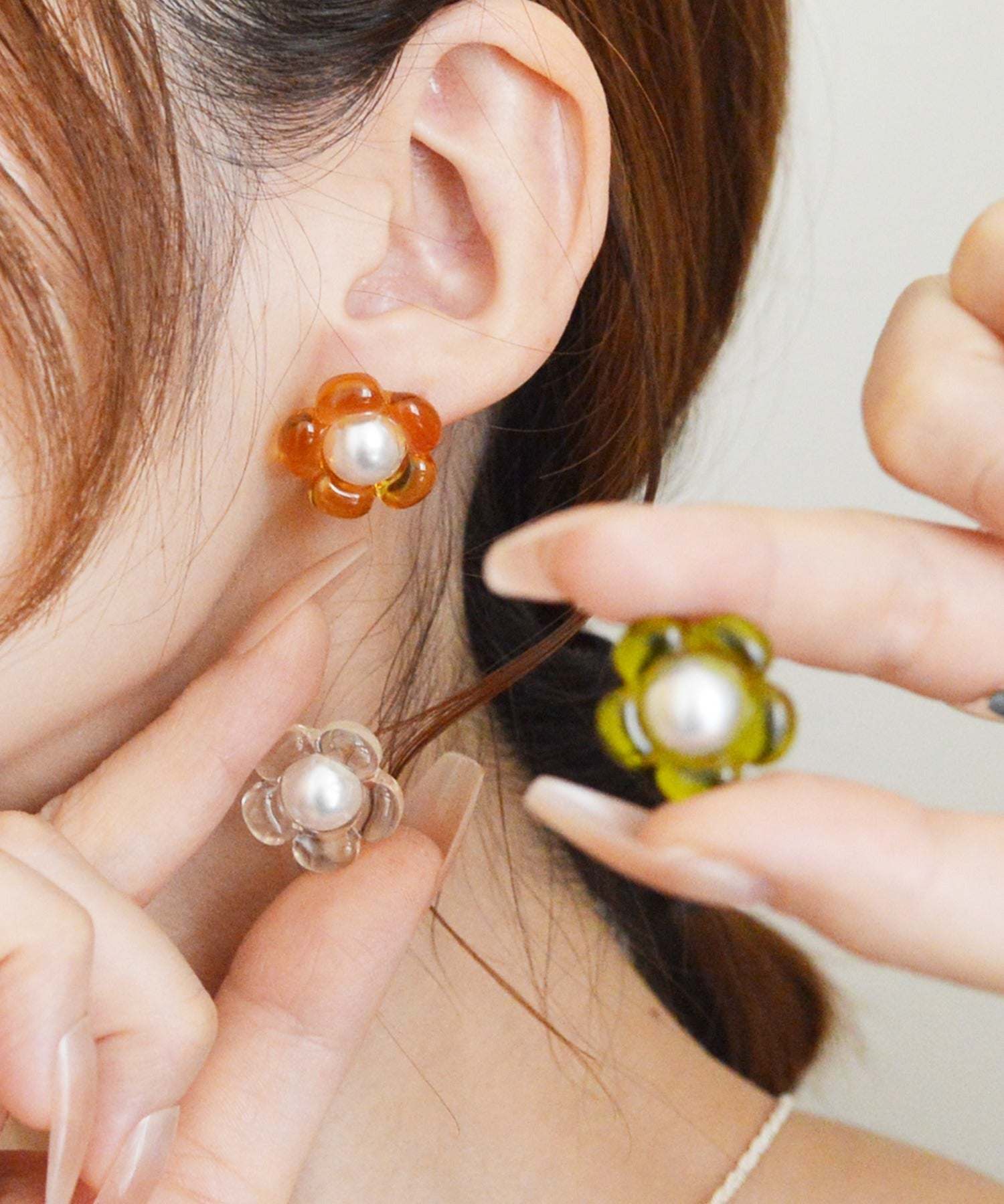 スタイロ styiro ニッケルフリー クリアフラワーパールピアス （オレンジ） オレンジ
