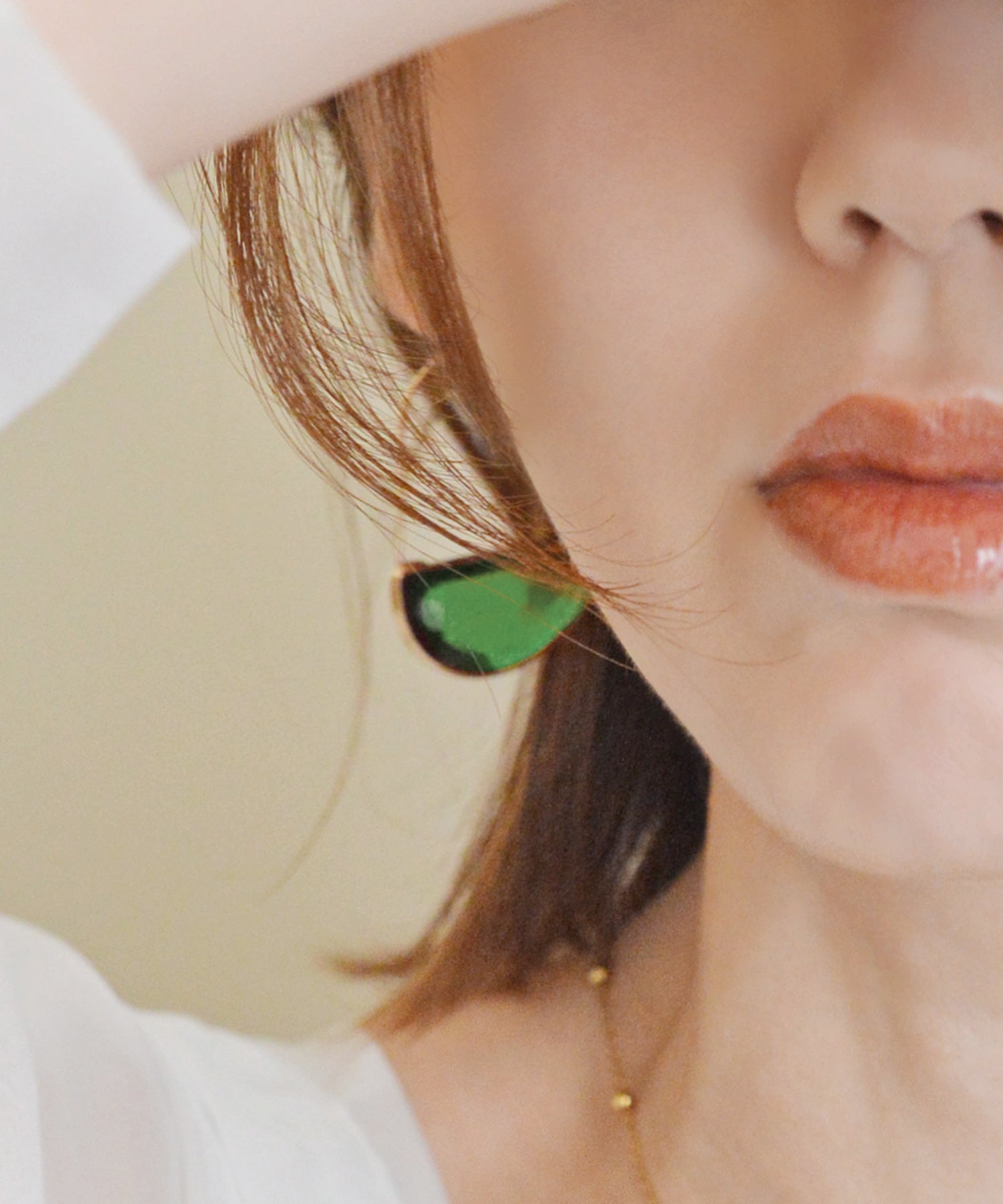 スタイロ styiro ニッケルフリー クリアハーフムーンフープアクリルピアス （グリーン） グリーン