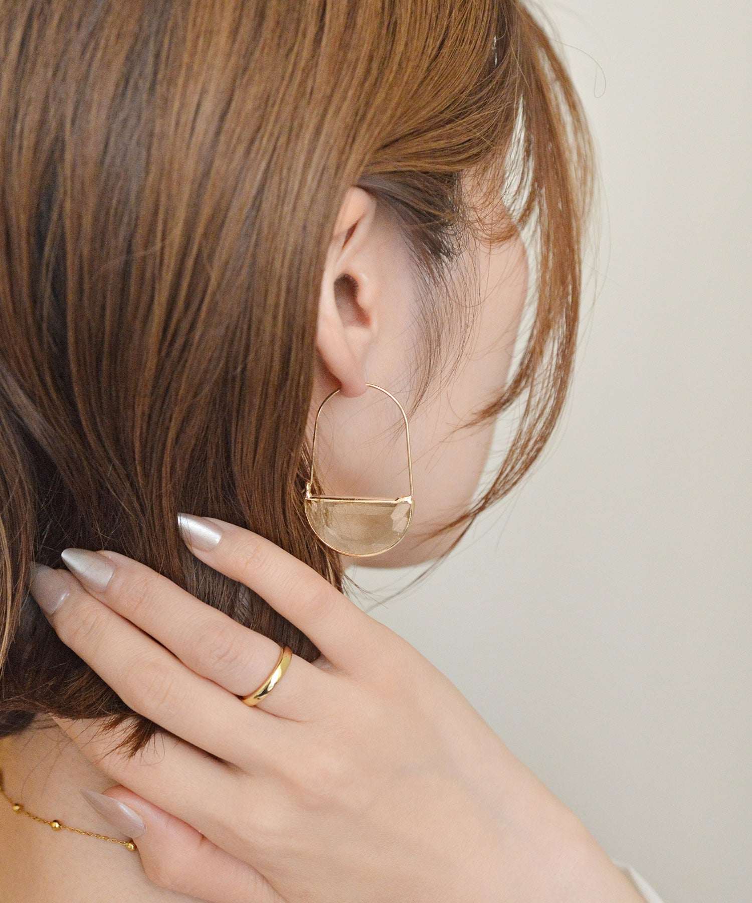 スタイロ styiro ニッケルフリー クリアハーフムーンフープアクリルピアス （クリア） クリア