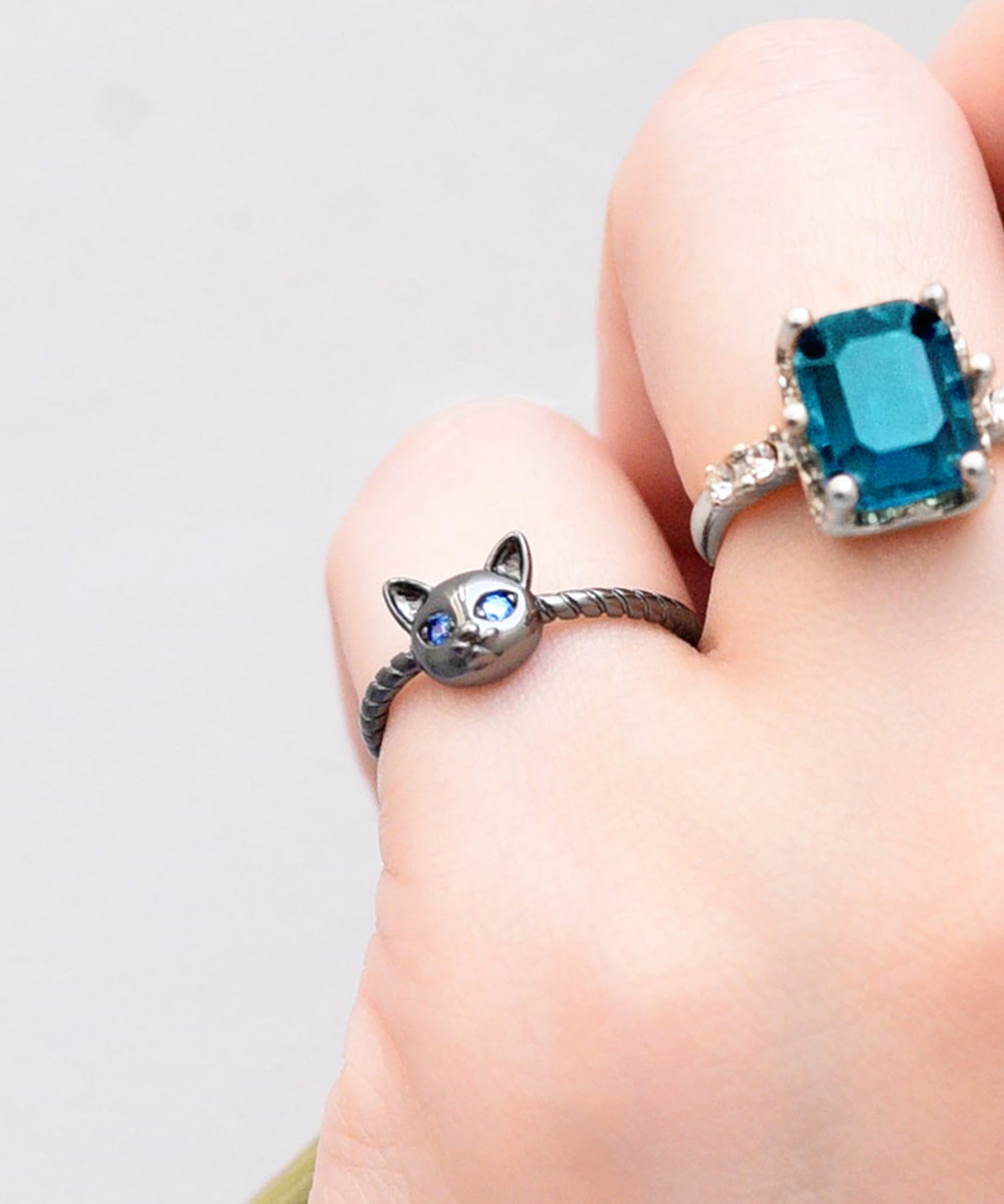 Styro styiro Nickel-Free Blue-Eyed Cat Ring