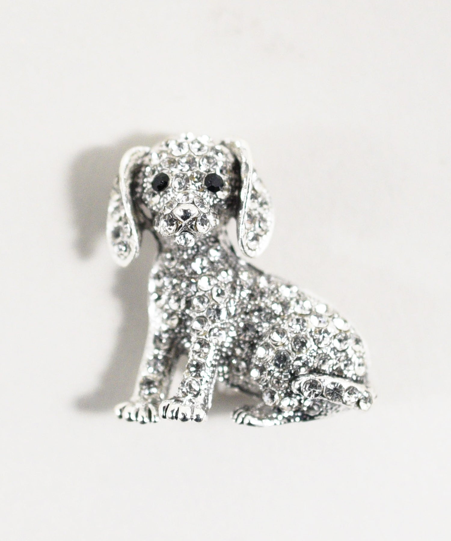 スタイロ styiro おすわりダックスビジューブローチ （シルバー） シルバー