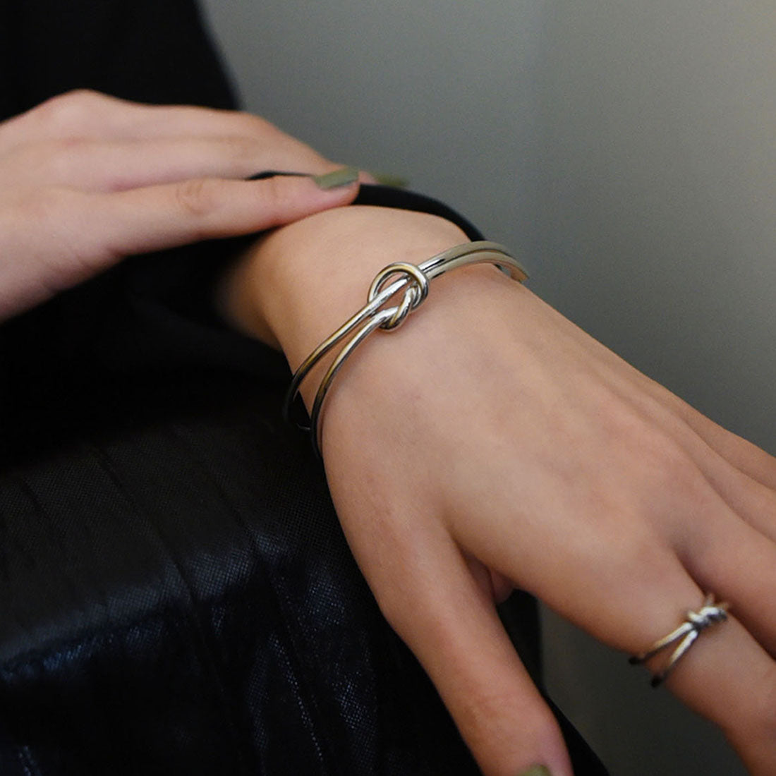 スタイロ styiro ノットメタルバングル（シルバー） シルバー
