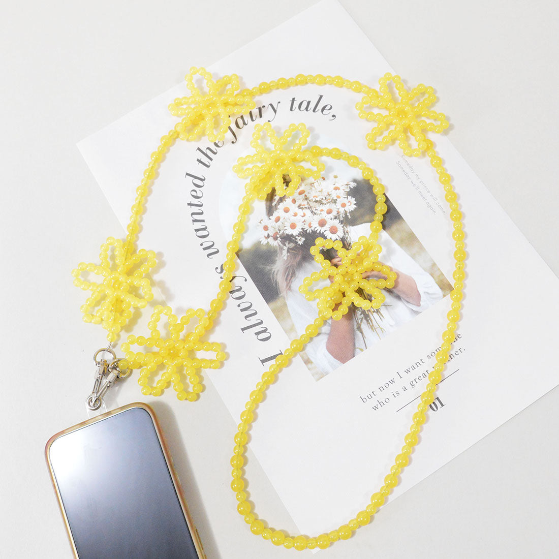 スタイロ styiro お花ビーズスマホショルダーストラップ