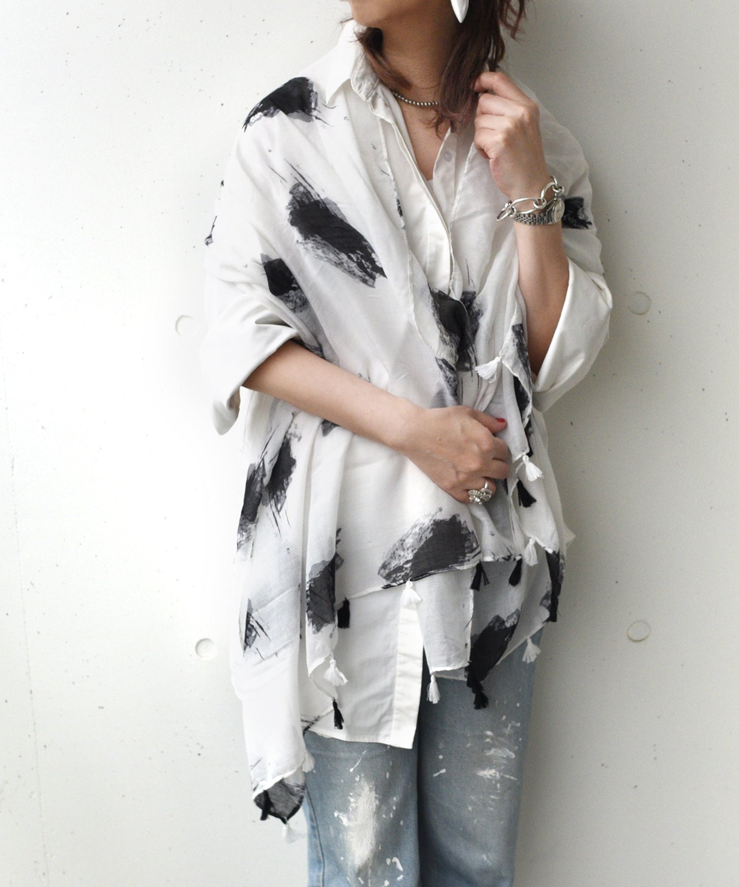 スタイロ styiro 春夏のUV対策に。タッセル付き 柄ストール （ブラック4） ブラック4