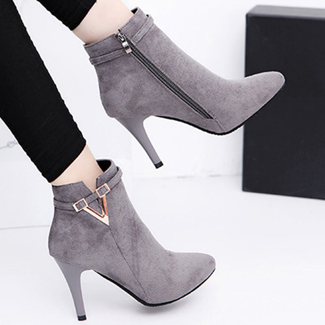 STYLEBLOCK V-cut side zipper pin heel short boots